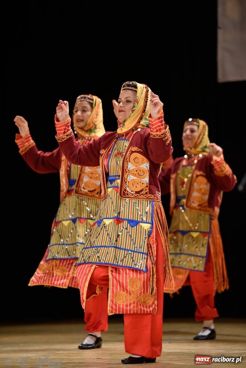 Zdjęcie w galerii na portalu naszraciborz.pl: RCK pełen żywiołów. Zespoły z Ekwadoru, Chile i Turcji w Raciborzu wiadomości z regionu