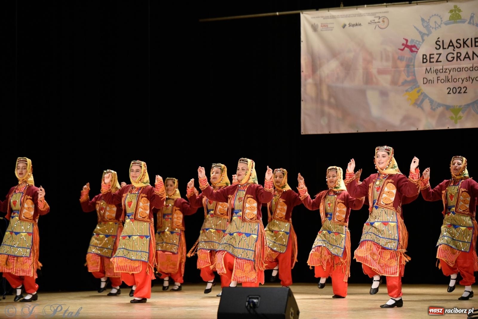 Zdjęcie w galerii na portalu naszraciborz.pl: RCK pełen żywiołów. Zespoły z Ekwadoru, Chile i Turcji w Raciborzu wiadomości z regionu
