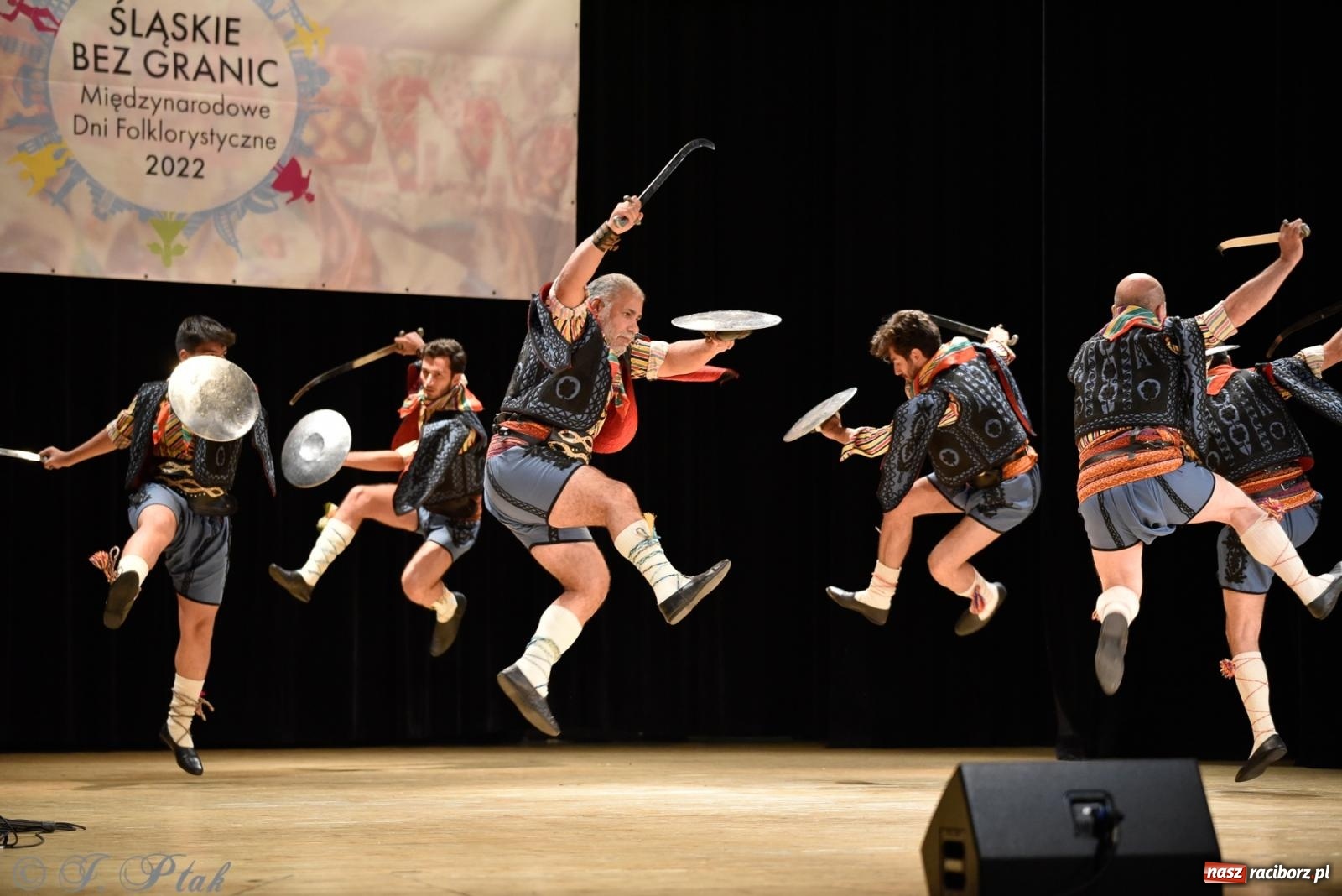 Zdjęcie w galerii na portalu naszraciborz.pl: RCK pełen żywiołów. Zespoły z Ekwadoru, Chile i Turcji w Raciborzu wiadomości z regionu