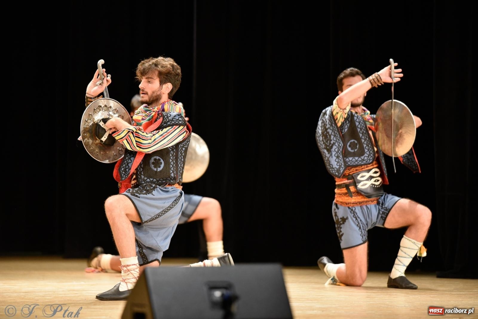 Zdjęcie w galerii na portalu naszraciborz.pl: RCK pełen żywiołów. Zespoły z Ekwadoru, Chile i Turcji w Raciborzu wiadomości z regionu