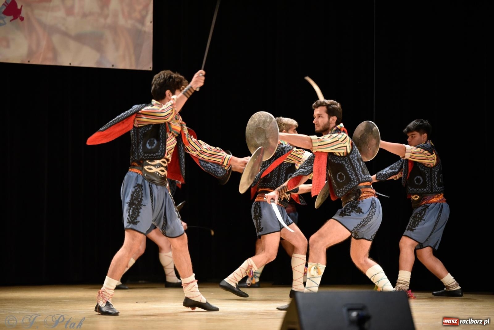 Zdjęcie w galerii na portalu naszraciborz.pl: RCK pełen żywiołów. Zespoły z Ekwadoru, Chile i Turcji w Raciborzu wiadomości z regionu