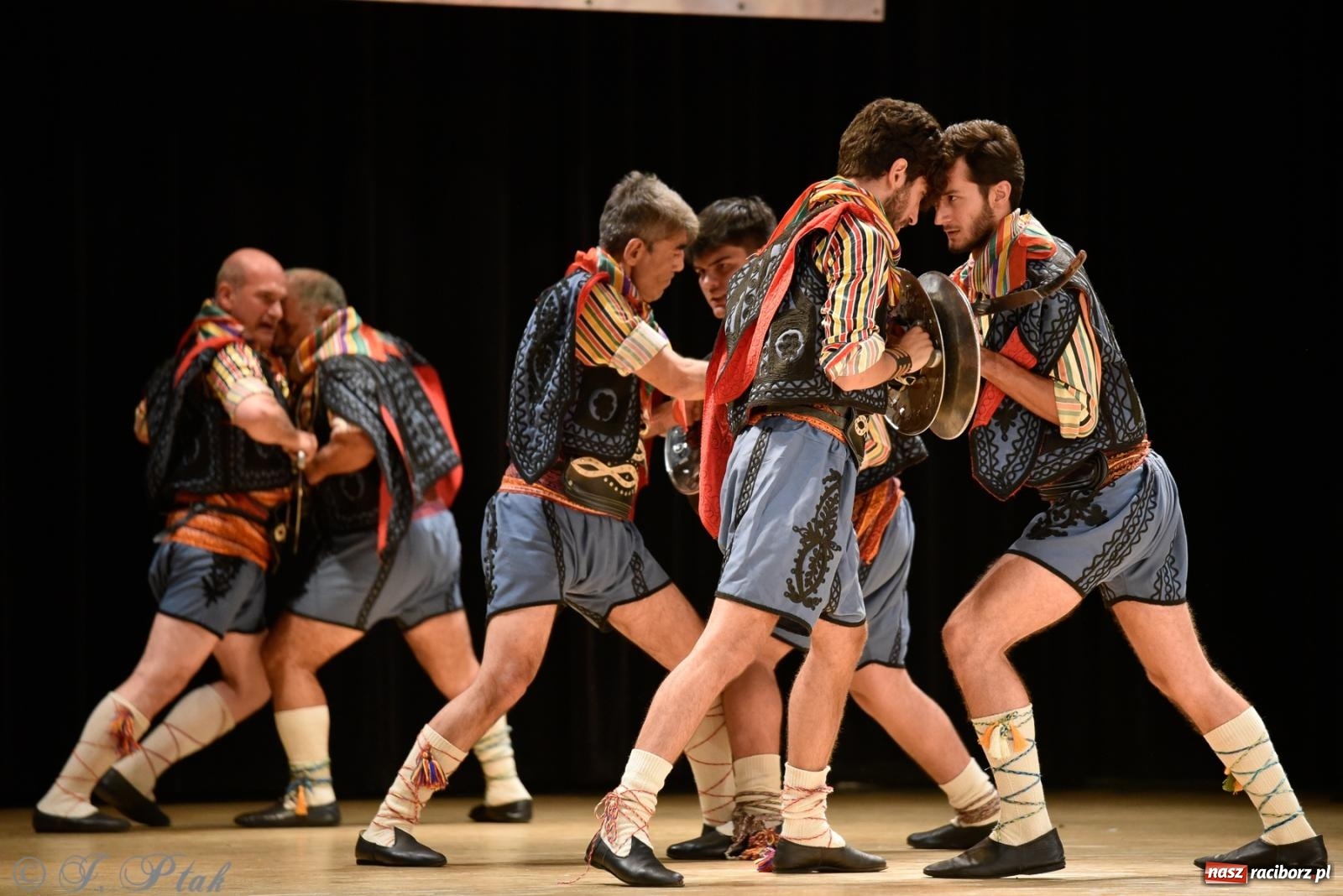 Zdjęcie w galerii na portalu naszraciborz.pl: RCK pełen żywiołów. Zespoły z Ekwadoru, Chile i Turcji w Raciborzu wiadomości z regionu