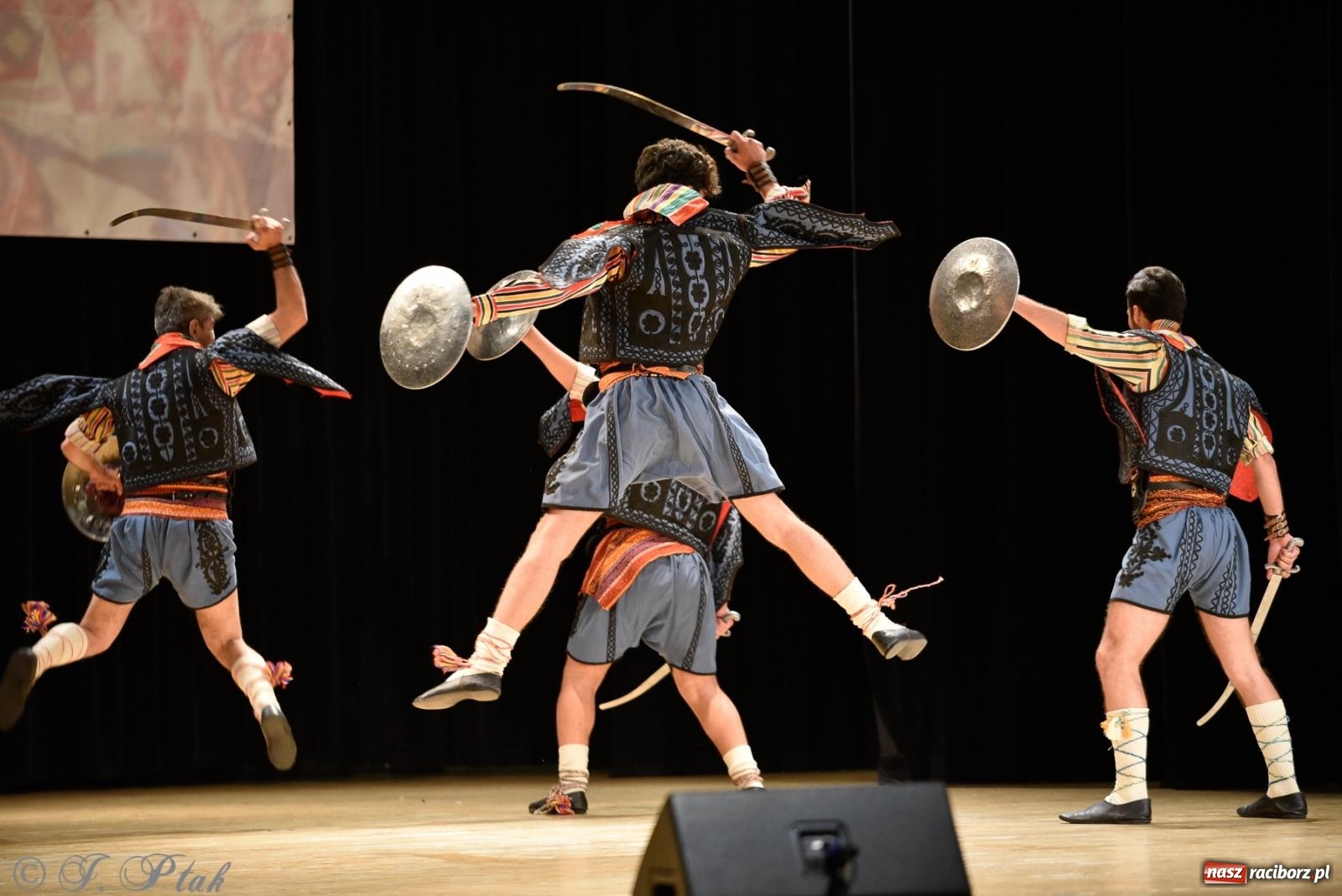 Zdjęcie w galerii na portalu naszraciborz.pl: RCK pełen żywiołów. Zespoły z Ekwadoru, Chile i Turcji w Raciborzu wiadomości z regionu