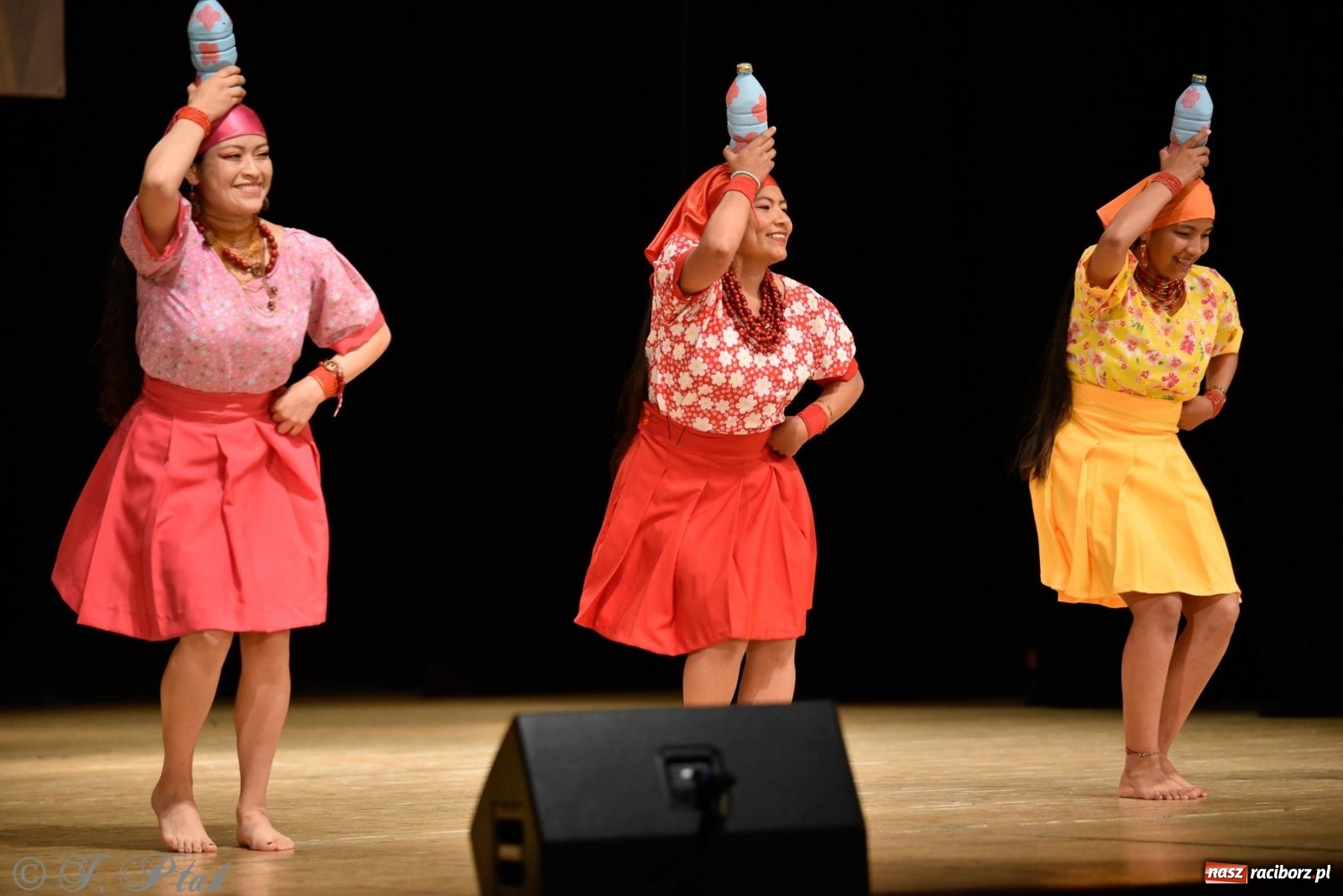 Zdjęcie w galerii na portalu naszraciborz.pl: RCK pełen żywiołów. Zespoły z Ekwadoru, Chile i Turcji w Raciborzu wiadomości z regionu