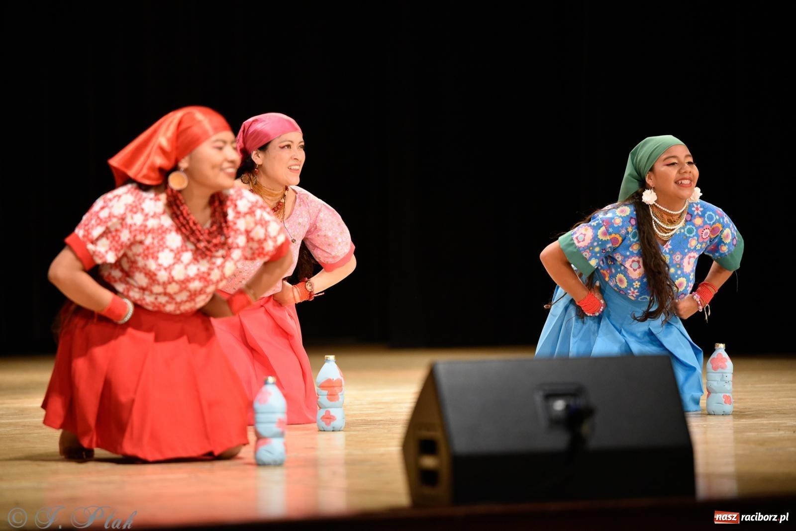 Zdjęcie w galerii na portalu naszraciborz.pl: RCK pełen żywiołów. Zespoły z Ekwadoru, Chile i Turcji w Raciborzu wiadomości z regionu