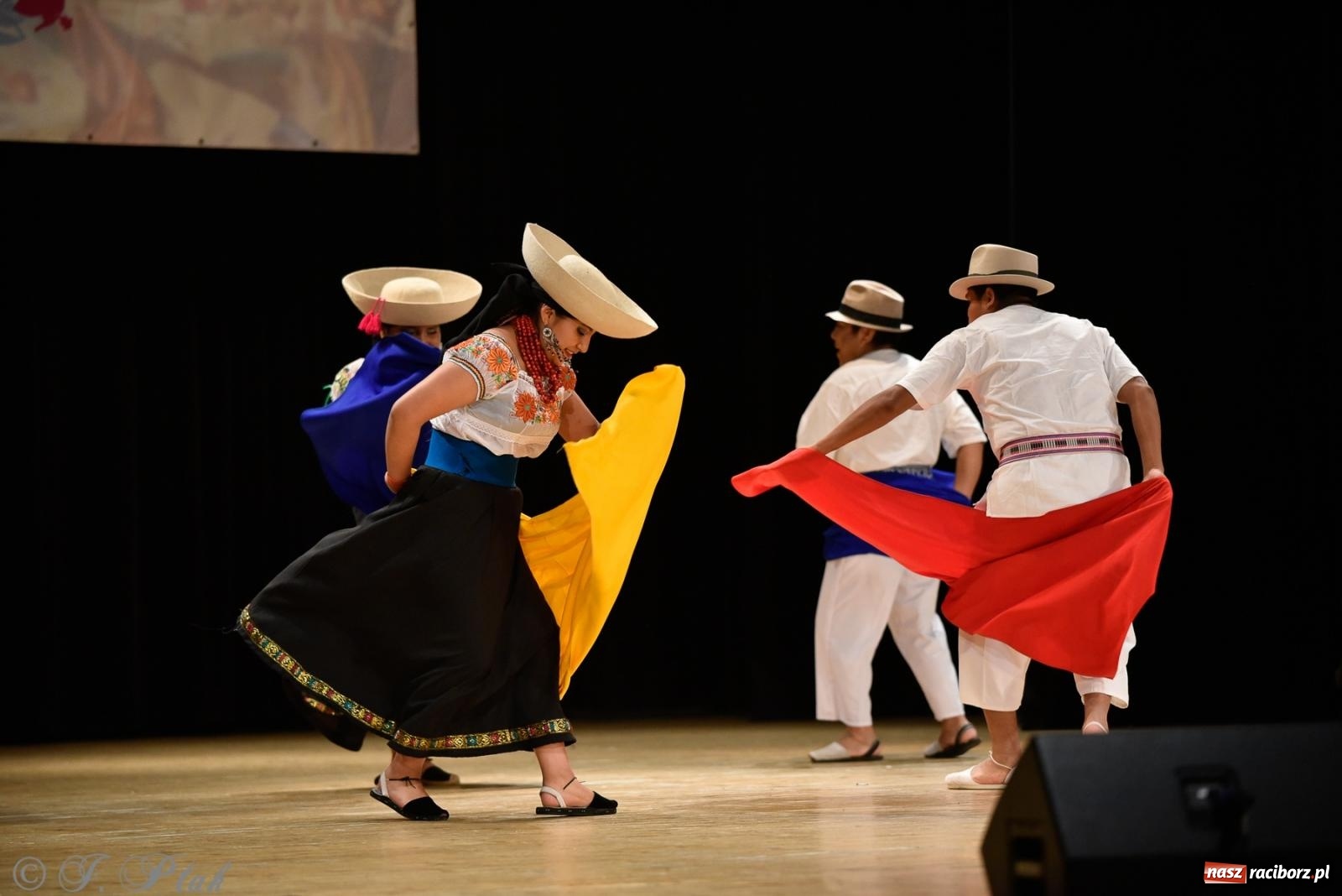 Zdjęcie w galerii na portalu naszraciborz.pl: RCK pełen żywiołów. Zespoły z Ekwadoru, Chile i Turcji w Raciborzu wiadomości z regionu