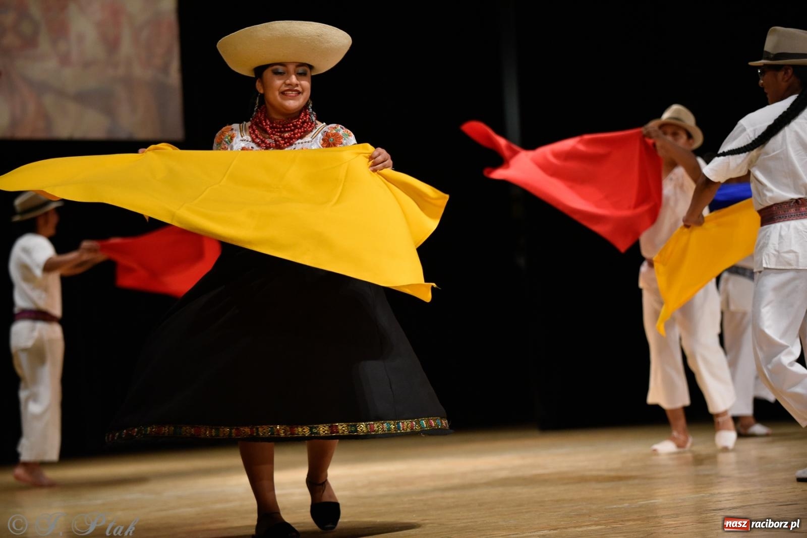 Zdjęcie w galerii na portalu naszraciborz.pl: RCK pełen żywiołów. Zespoły z Ekwadoru, Chile i Turcji w Raciborzu wiadomości z regionu