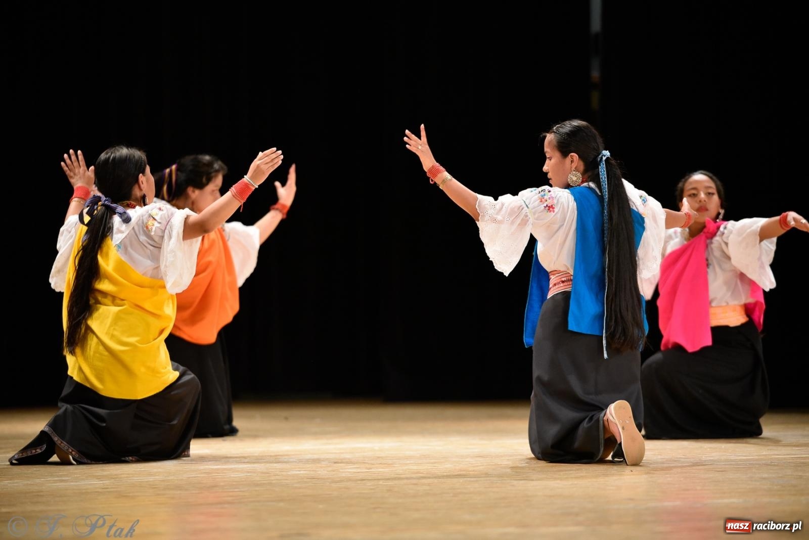 Zdjęcie w galerii na portalu naszraciborz.pl: RCK pełen żywiołów. Zespoły z Ekwadoru, Chile i Turcji w Raciborzu wiadomości z regionu