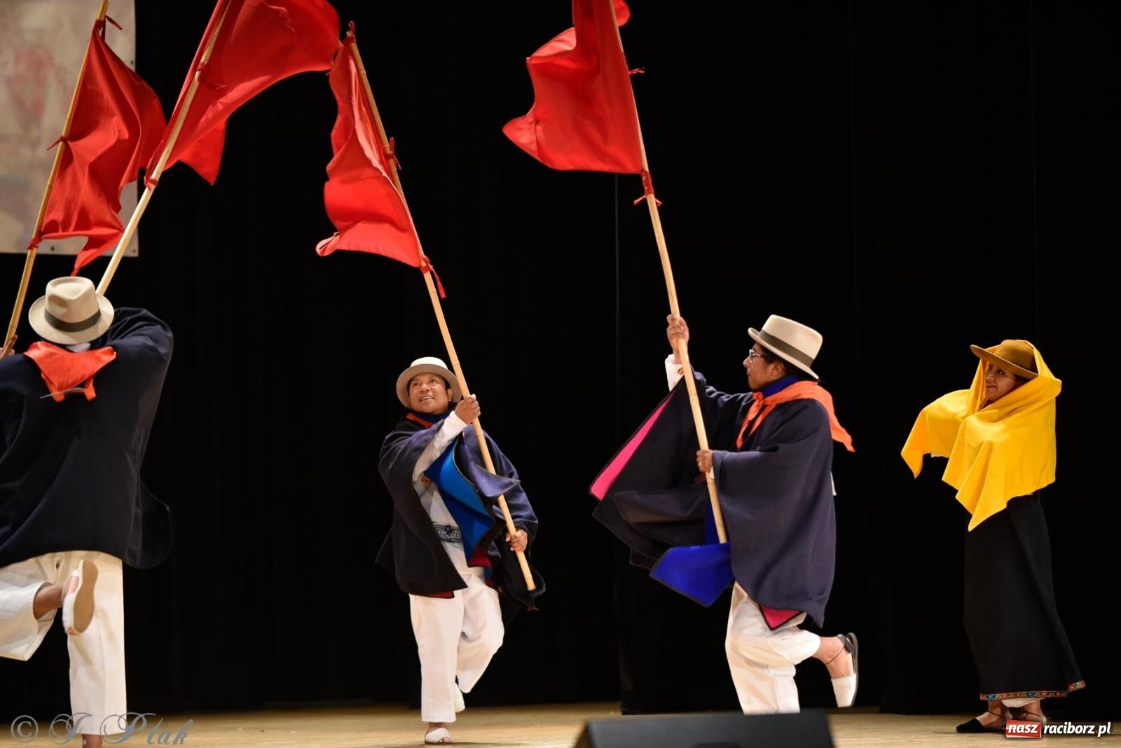 Zdjęcie w galerii na portalu naszraciborz.pl: RCK pełen żywiołów. Zespoły z Ekwadoru, Chile i Turcji w Raciborzu wiadomości z regionu