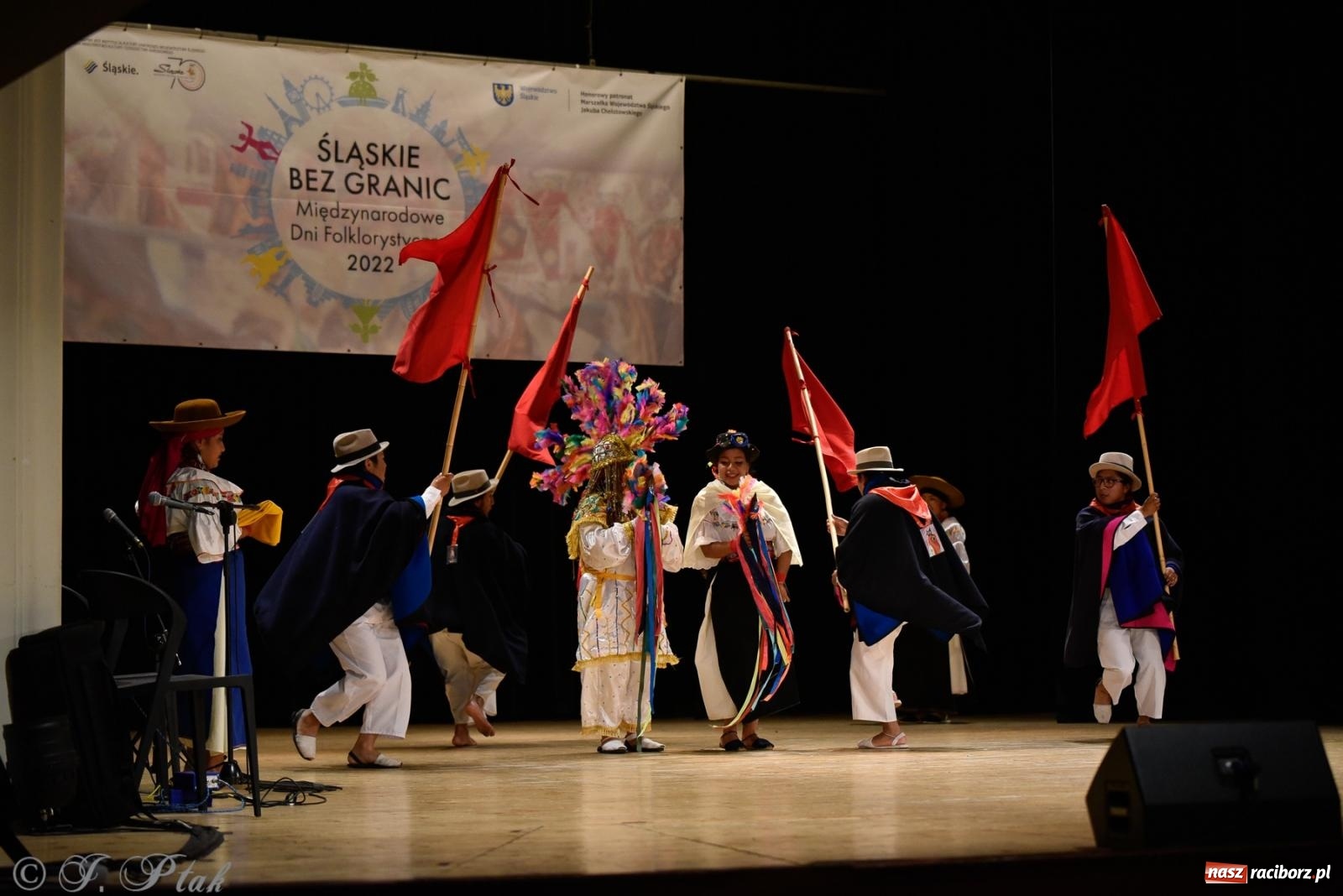 Zdjęcie w galerii na portalu naszraciborz.pl: RCK pełen żywiołów. Zespoły z Ekwadoru, Chile i Turcji w Raciborzu wiadomości z regionu