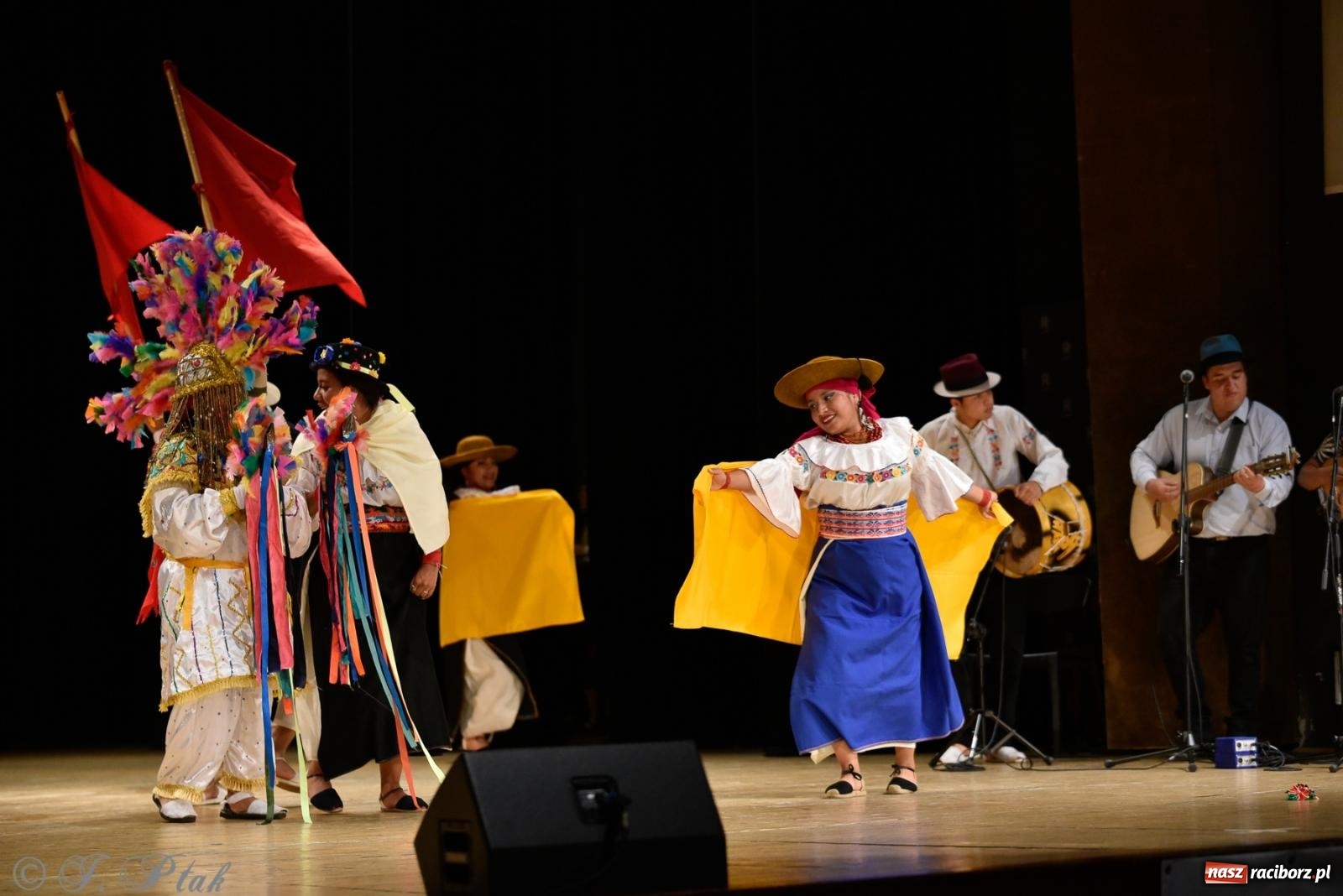 Zdjęcie w galerii na portalu naszraciborz.pl: RCK pełen żywiołów. Zespoły z Ekwadoru, Chile i Turcji w Raciborzu wiadomości z regionu