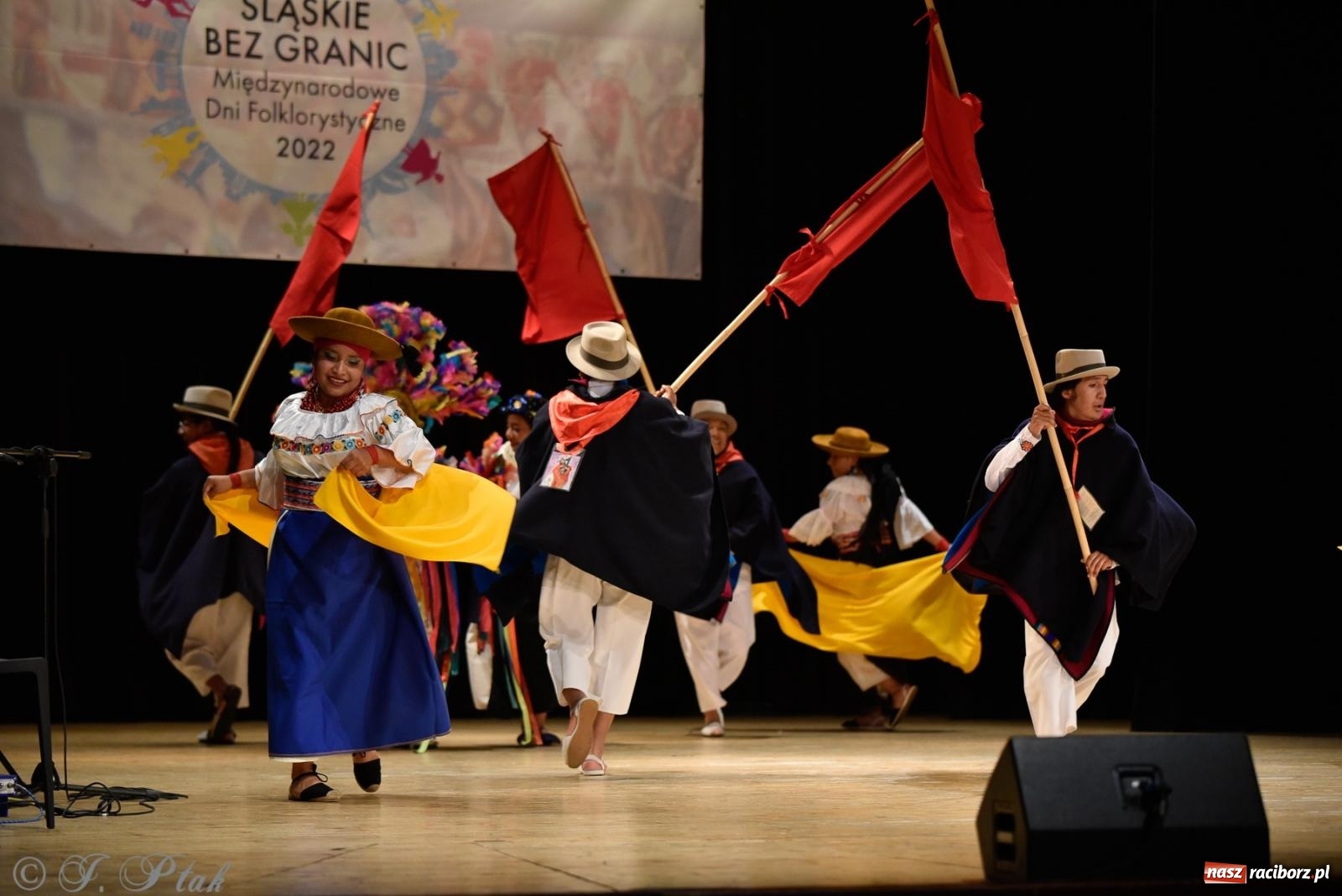 Zdjęcie w galerii na portalu naszraciborz.pl: RCK pełen żywiołów. Zespoły z Ekwadoru, Chile i Turcji w Raciborzu wiadomości z regionu