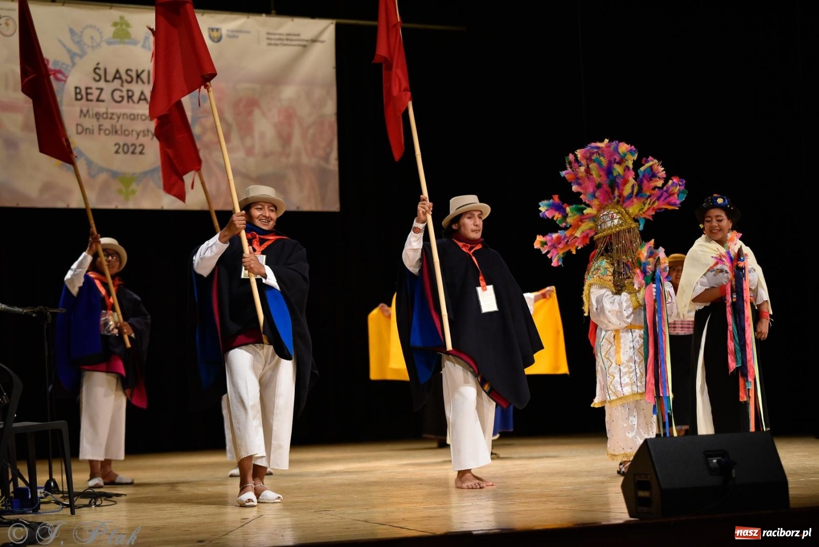 Zdjęcie w galerii na portalu naszraciborz.pl: RCK pełen żywiołów. Zespoły z Ekwadoru, Chile i Turcji w Raciborzu wiadomości z regionu