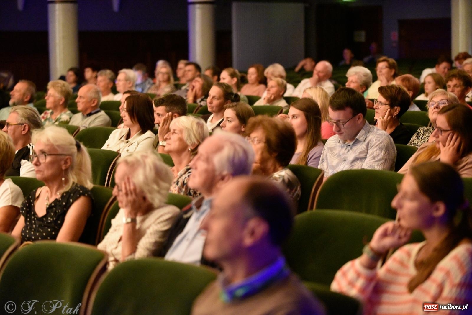 Zdjęcie w galerii na portalu naszraciborz.pl: RCK pełen żywiołów. Zespoły z Ekwadoru, Chile i Turcji w Raciborzu wiadomości z regionu