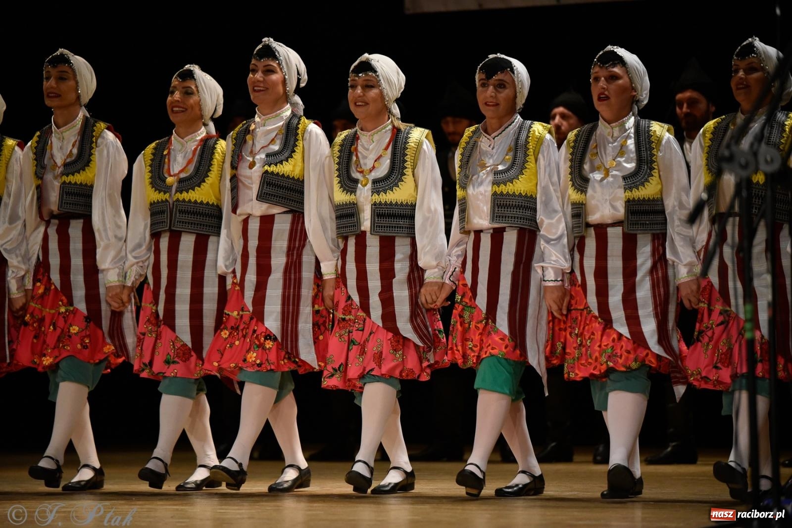 Zdjęcie w galerii na portalu naszraciborz.pl: RCK pełen żywiołów. Zespoły z Ekwadoru, Chile i Turcji w Raciborzu wiadomości z regionu