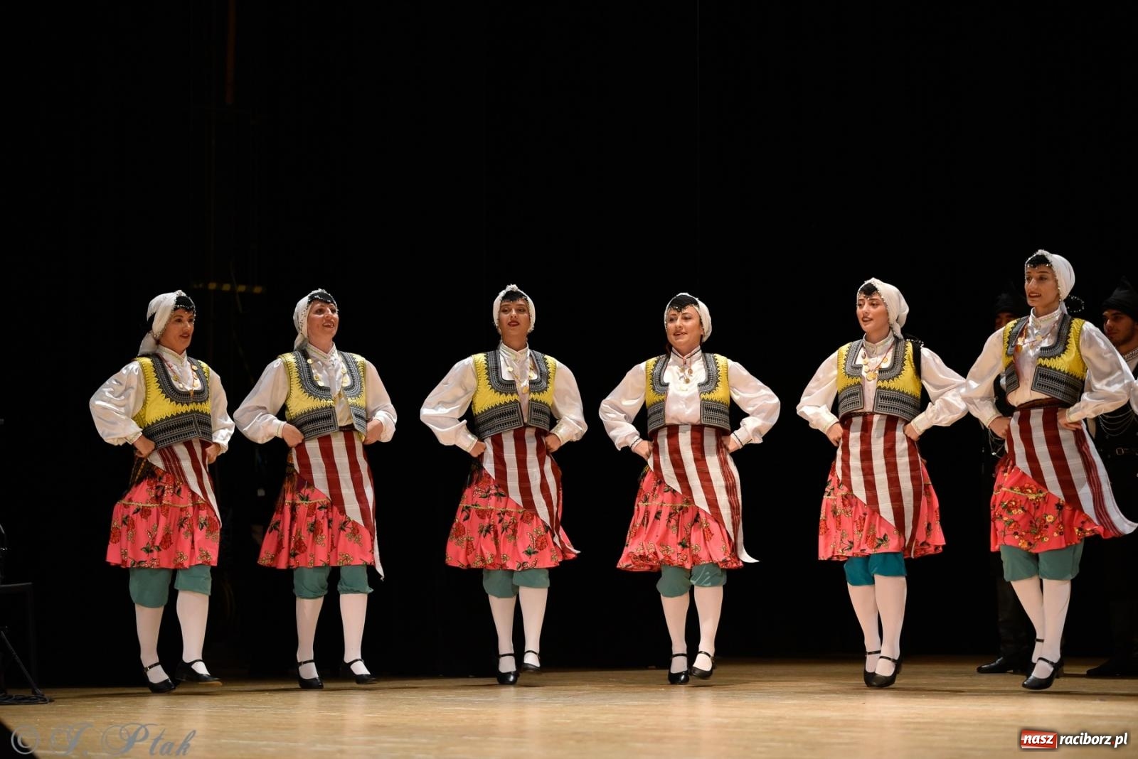 Zdjęcie w galerii na portalu naszraciborz.pl: RCK pełen żywiołów. Zespoły z Ekwadoru, Chile i Turcji w Raciborzu wiadomości z regionu