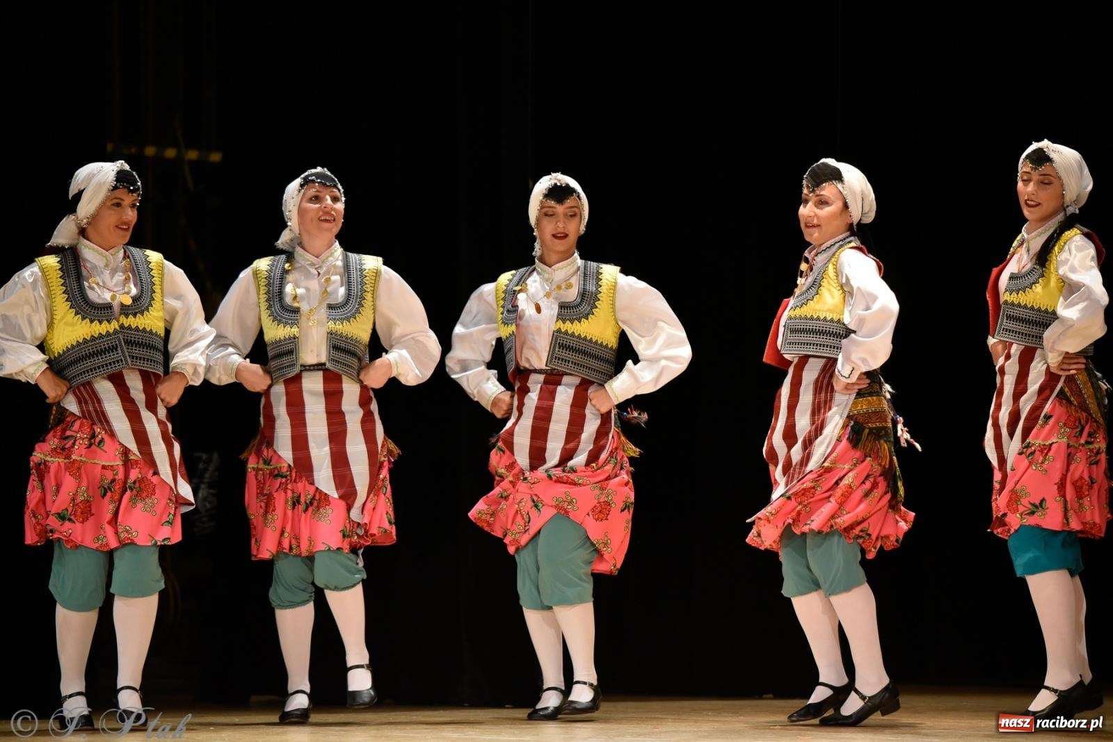 Zdjęcie w galerii na portalu naszraciborz.pl: RCK pełen żywiołów. Zespoły z Ekwadoru, Chile i Turcji w Raciborzu wiadomości z regionu