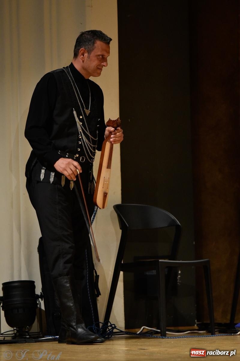 Zdjęcie w galerii na portalu naszraciborz.pl: RCK pełen żywiołów. Zespoły z Ekwadoru, Chile i Turcji w Raciborzu wiadomości z regionu