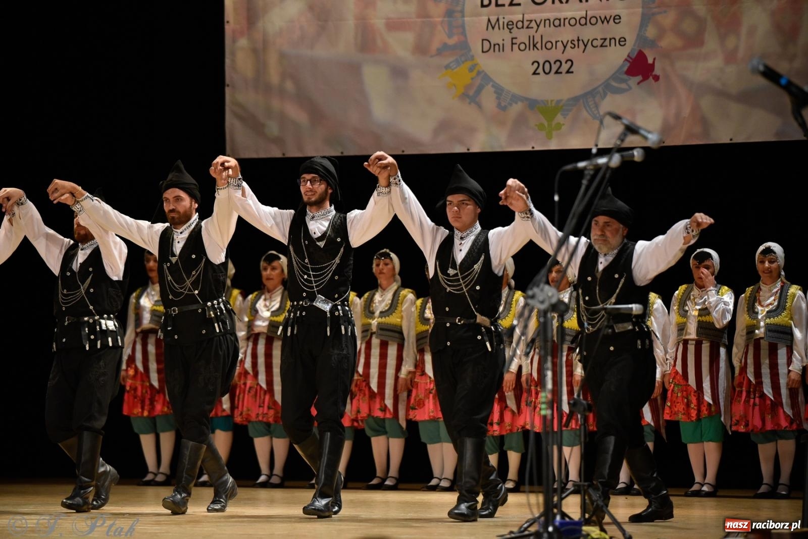 Zdjęcie w galerii na portalu naszraciborz.pl: RCK pełen żywiołów. Zespoły z Ekwadoru, Chile i Turcji w Raciborzu wiadomości z regionu