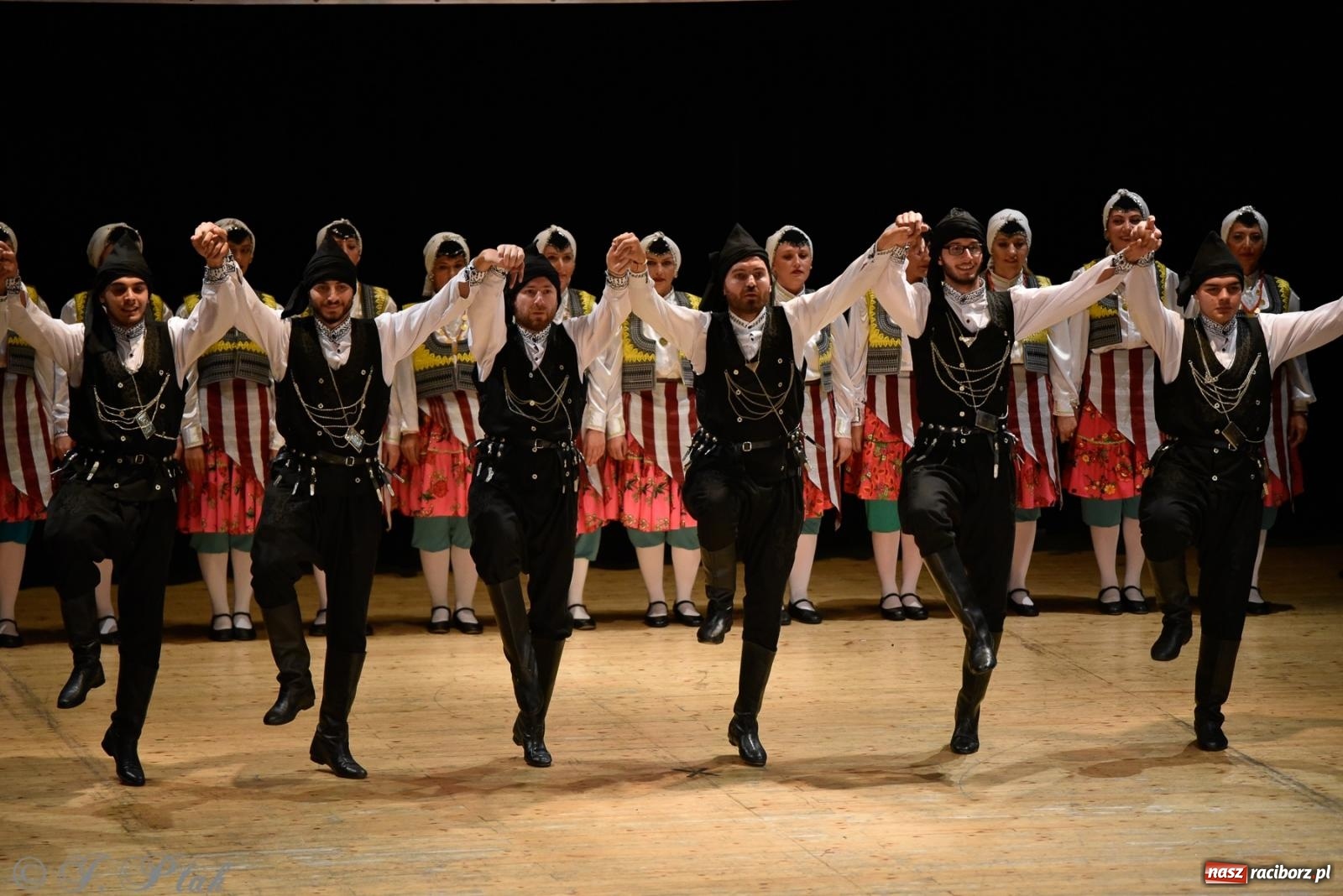 Zdjęcie w galerii na portalu naszraciborz.pl: RCK pełen żywiołów. Zespoły z Ekwadoru, Chile i Turcji w Raciborzu wiadomości z regionu