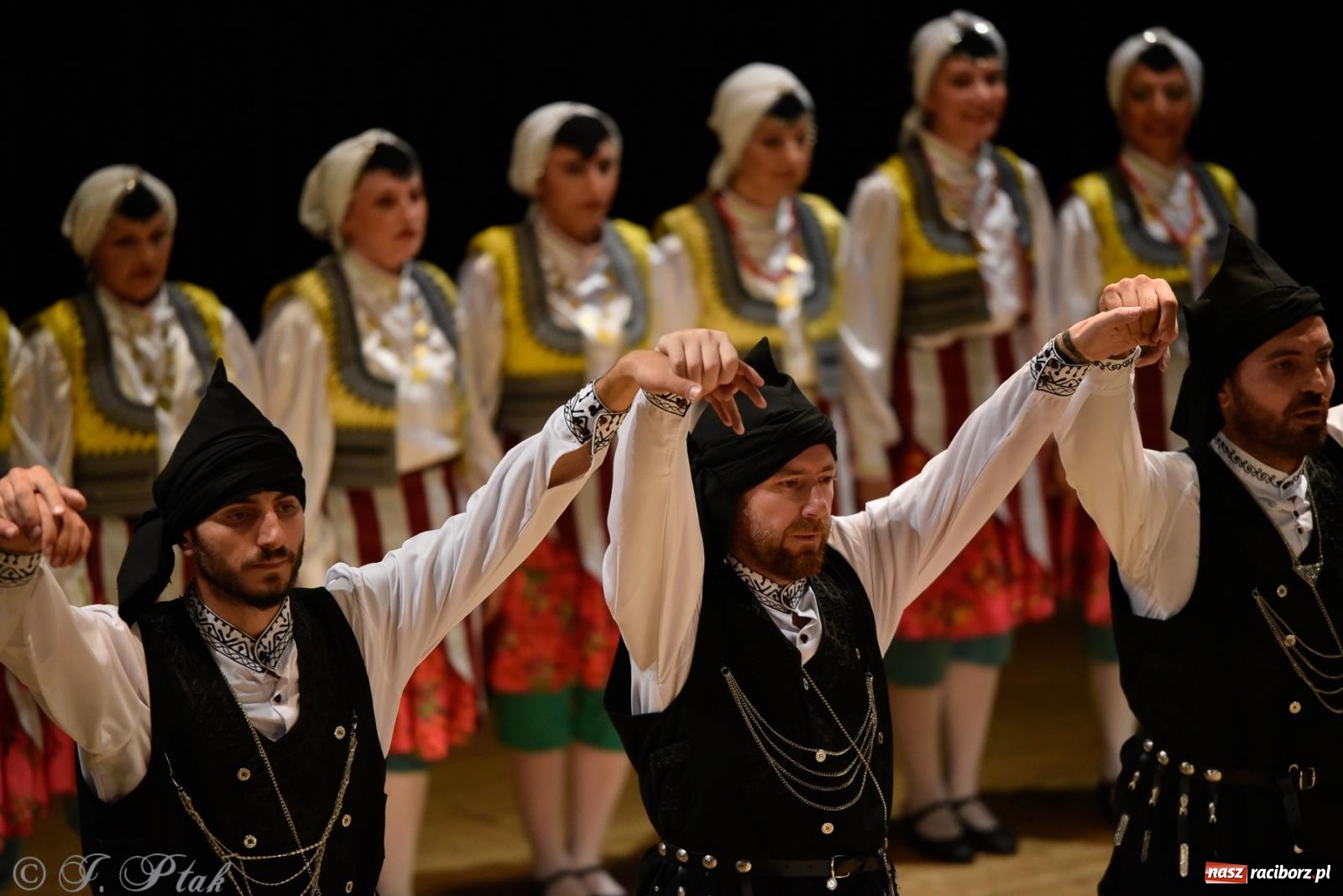 Zdjęcie w galerii na portalu naszraciborz.pl: RCK pełen żywiołów. Zespoły z Ekwadoru, Chile i Turcji w Raciborzu wiadomości z regionu