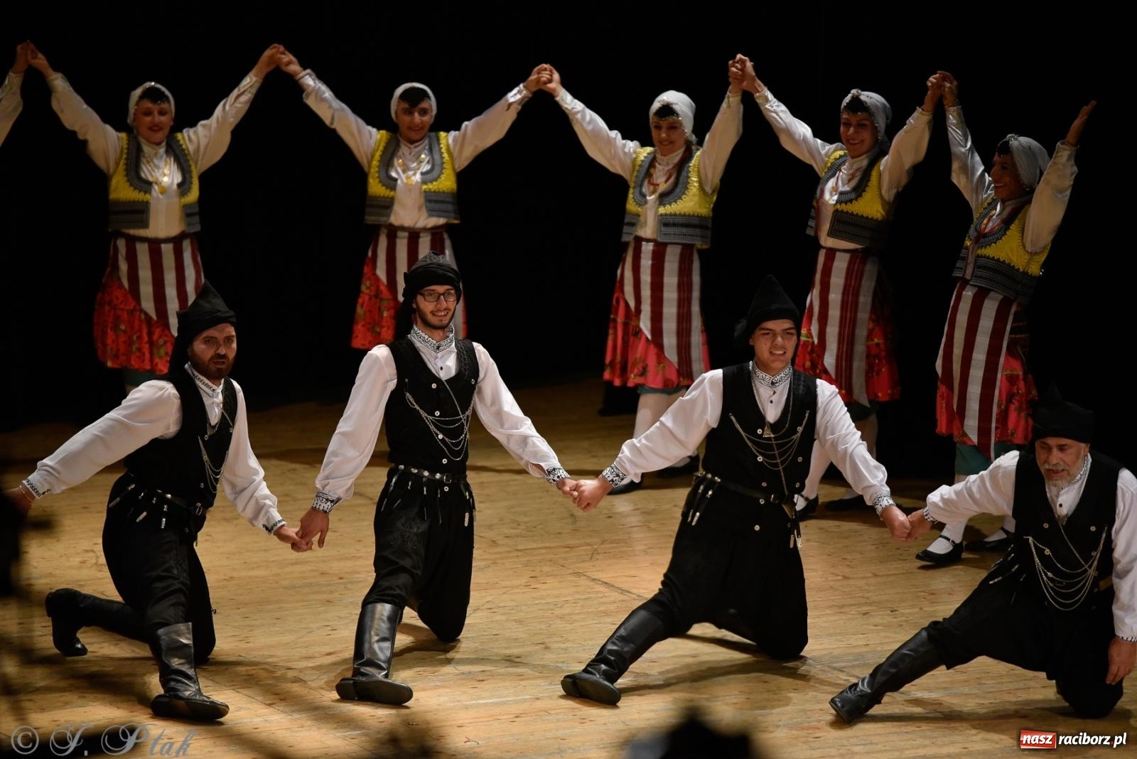 Zdjęcie w galerii na portalu naszraciborz.pl: RCK pełen żywiołów. Zespoły z Ekwadoru, Chile i Turcji w Raciborzu wiadomości z regionu