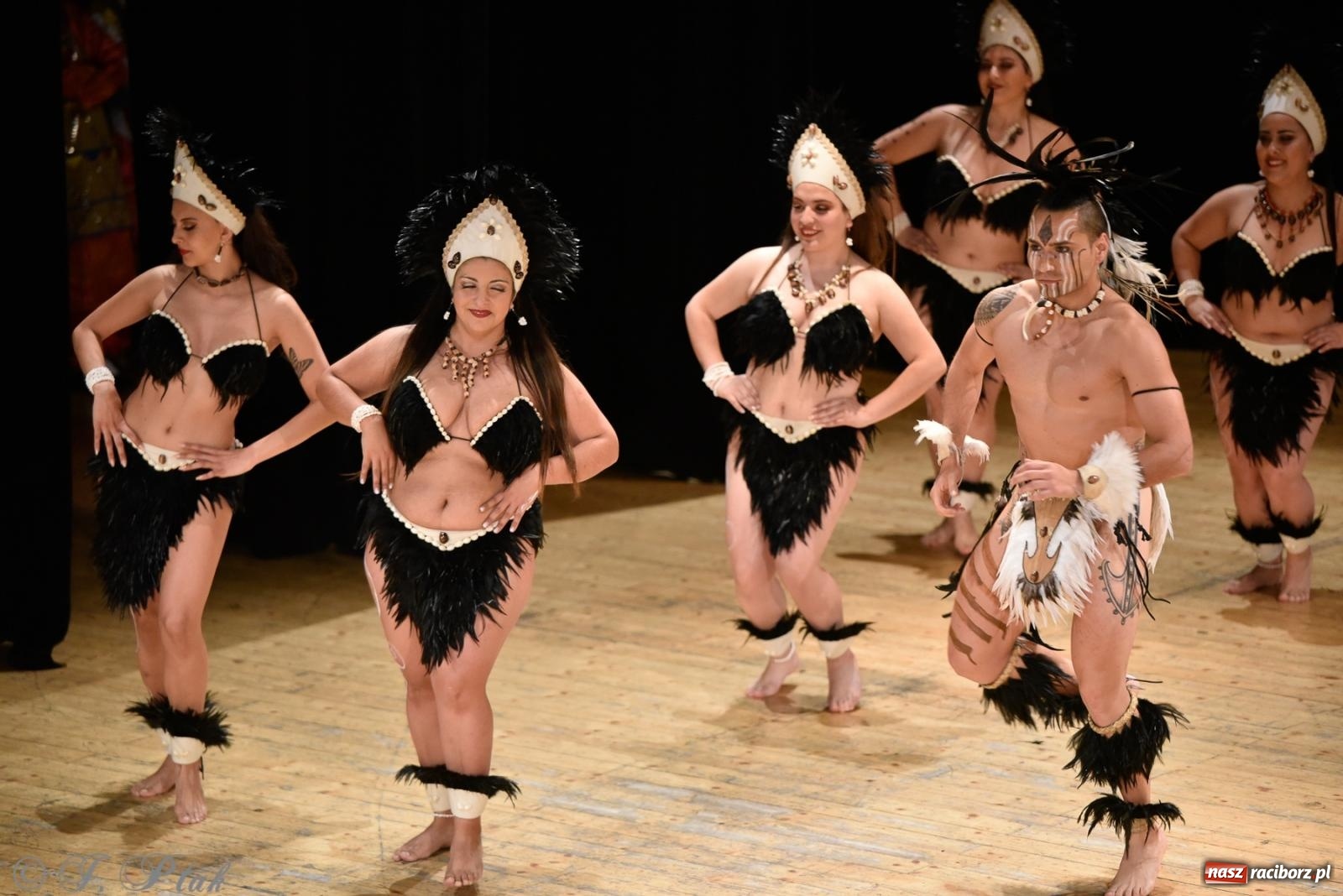 Zdjęcie w galerii na portalu naszraciborz.pl: RCK pełen żywiołów. Zespoły z Ekwadoru, Chile i Turcji w Raciborzu wiadomości z regionu