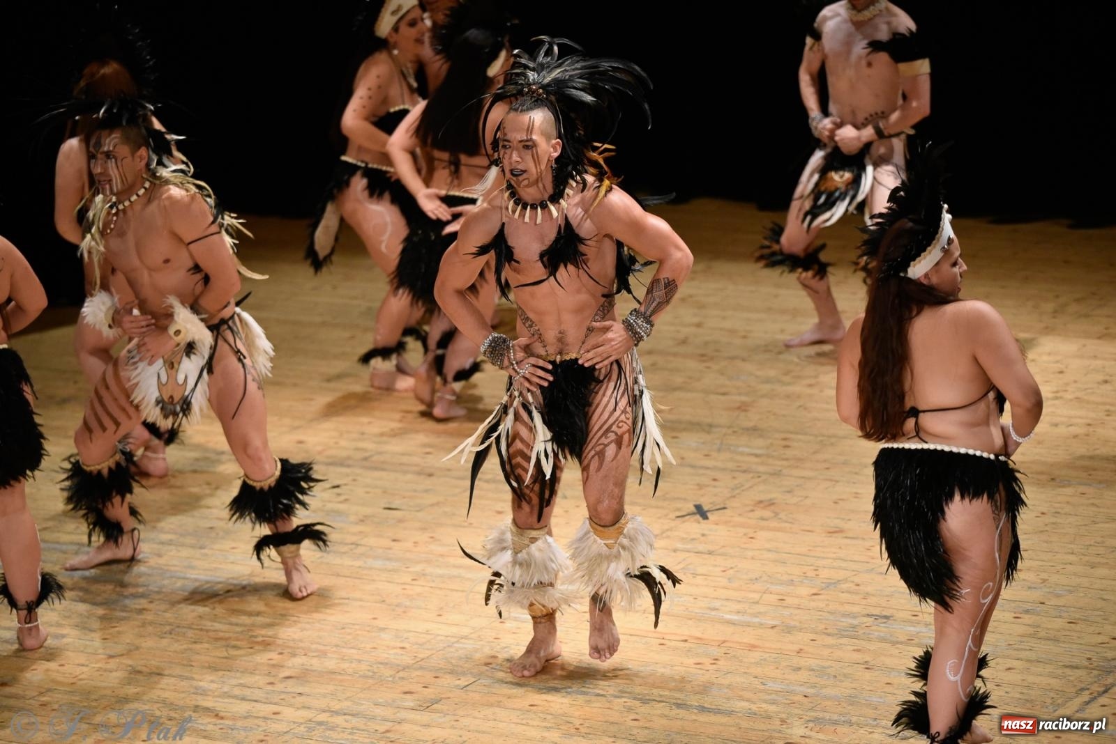 Zdjęcie w galerii na portalu naszraciborz.pl: RCK pełen żywiołów. Zespoły z Ekwadoru, Chile i Turcji w Raciborzu wiadomości z regionu