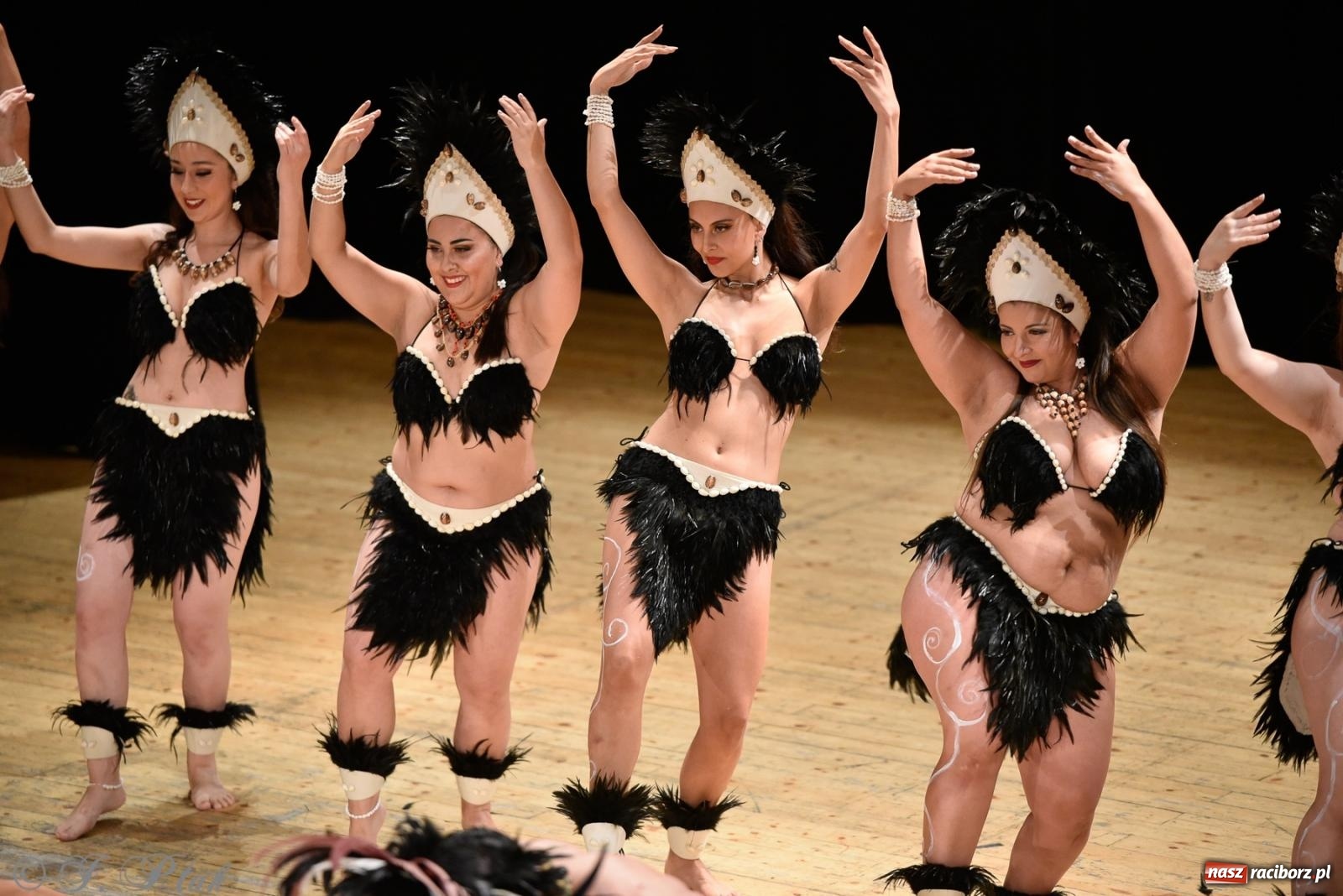 Zdjęcie w galerii na portalu naszraciborz.pl: RCK pełen żywiołów. Zespoły z Ekwadoru, Chile i Turcji w Raciborzu wiadomości z regionu