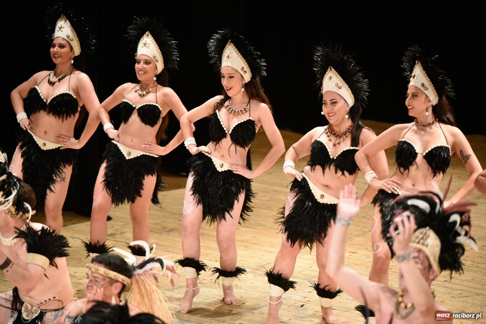 Zdjęcie w galerii na portalu naszraciborz.pl: RCK pełen żywiołów. Zespoły z Ekwadoru, Chile i Turcji w Raciborzu wiadomości z regionu