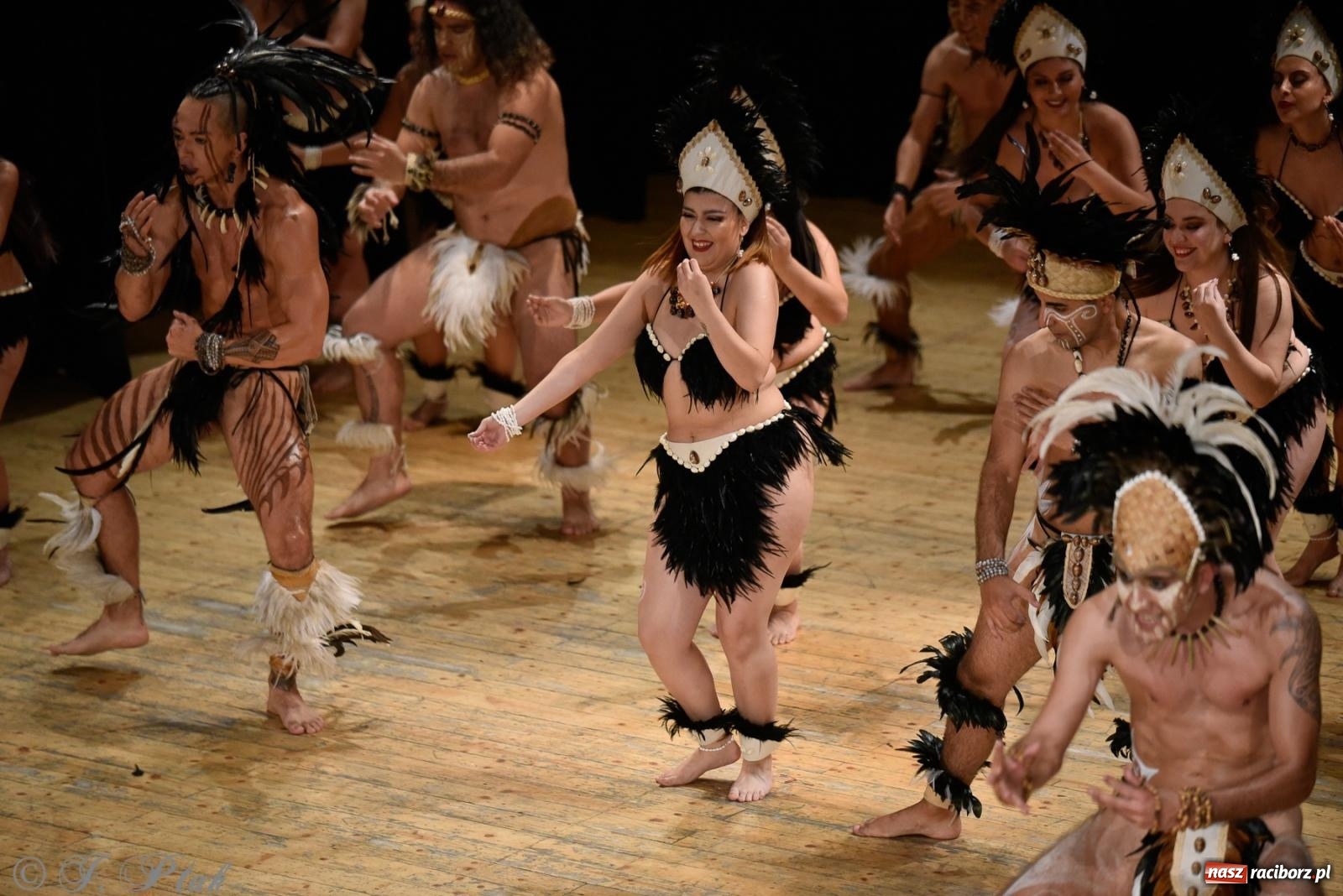 Zdjęcie w galerii na portalu naszraciborz.pl: RCK pełen żywiołów. Zespoły z Ekwadoru, Chile i Turcji w Raciborzu wiadomości z regionu