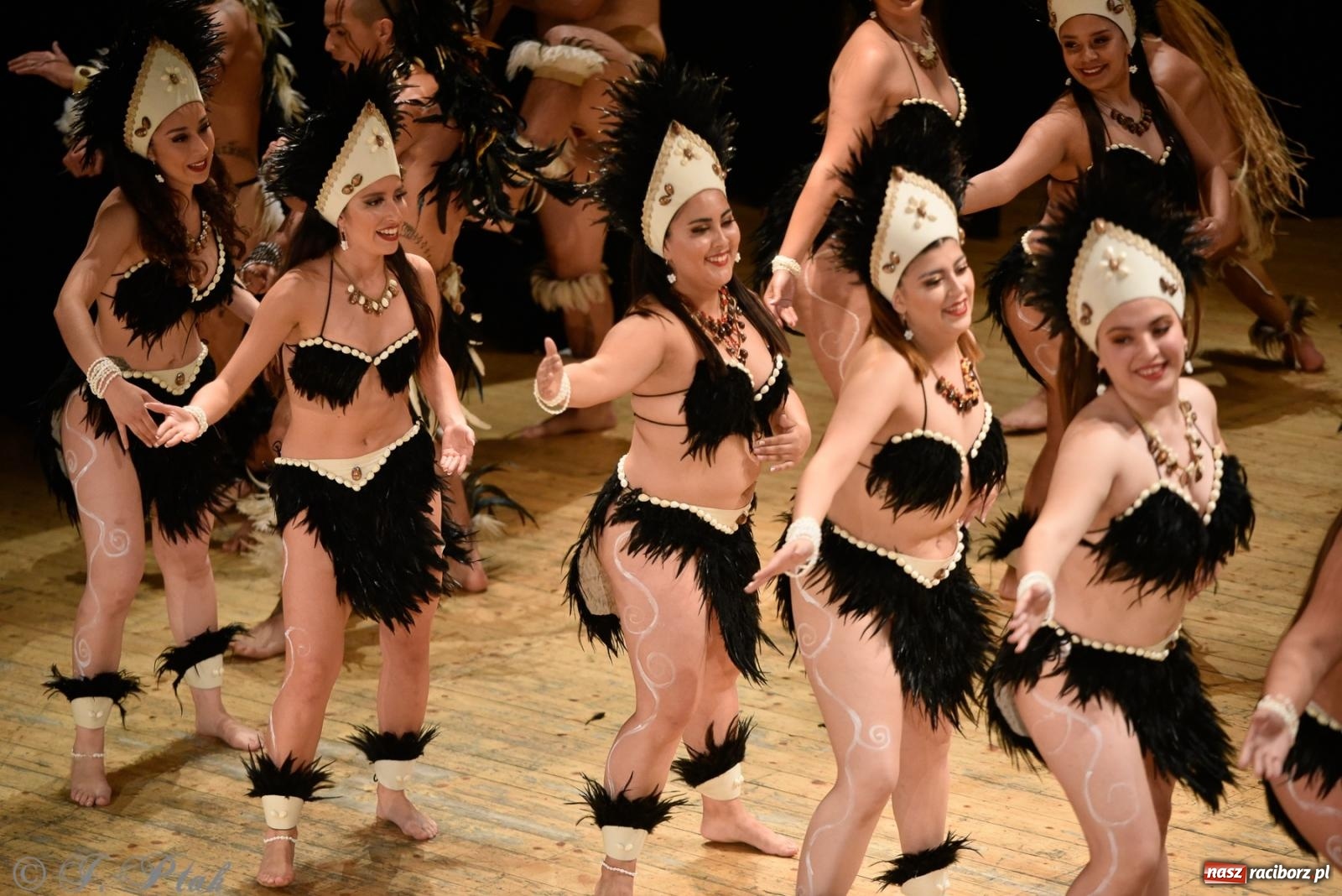 Zdjęcie w galerii na portalu naszraciborz.pl: RCK pełen żywiołów. Zespoły z Ekwadoru, Chile i Turcji w Raciborzu wiadomości z regionu