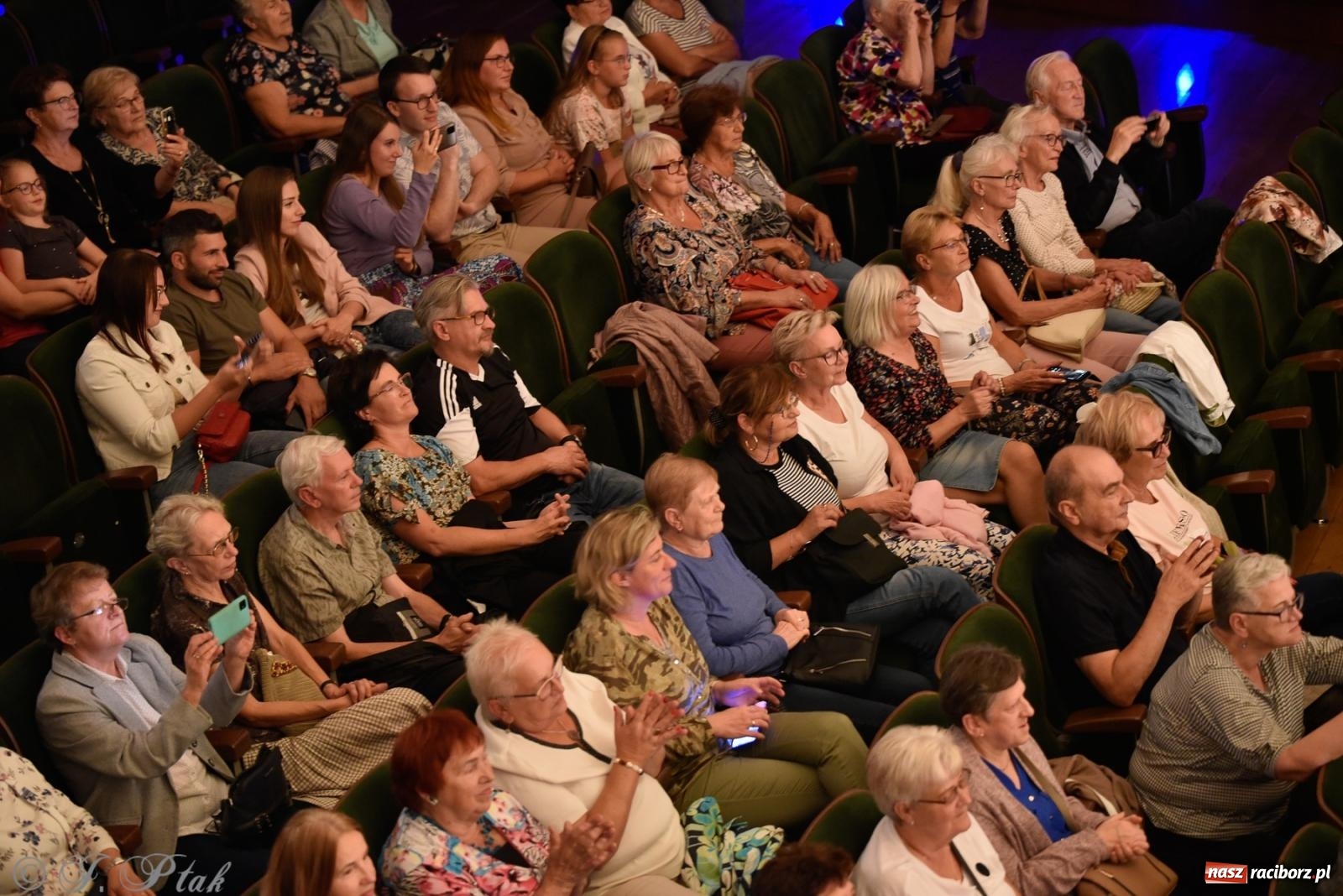 Zdjęcie w galerii na portalu naszraciborz.pl: RCK pełen żywiołów. Zespoły z Ekwadoru, Chile i Turcji w Raciborzu wiadomości z regionu