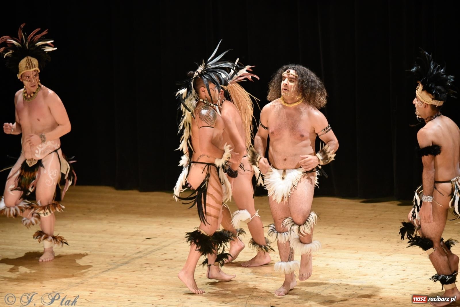 Zdjęcie w galerii na portalu naszraciborz.pl: RCK pełen żywiołów. Zespoły z Ekwadoru, Chile i Turcji w Raciborzu wiadomości z regionu