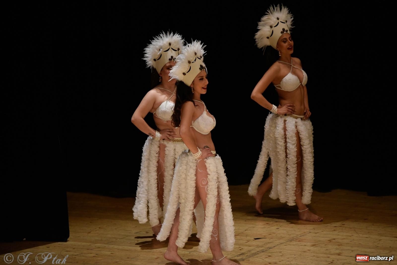 Zdjęcie w galerii na portalu naszraciborz.pl: RCK pełen żywiołów. Zespoły z Ekwadoru, Chile i Turcji w Raciborzu wiadomości z regionu