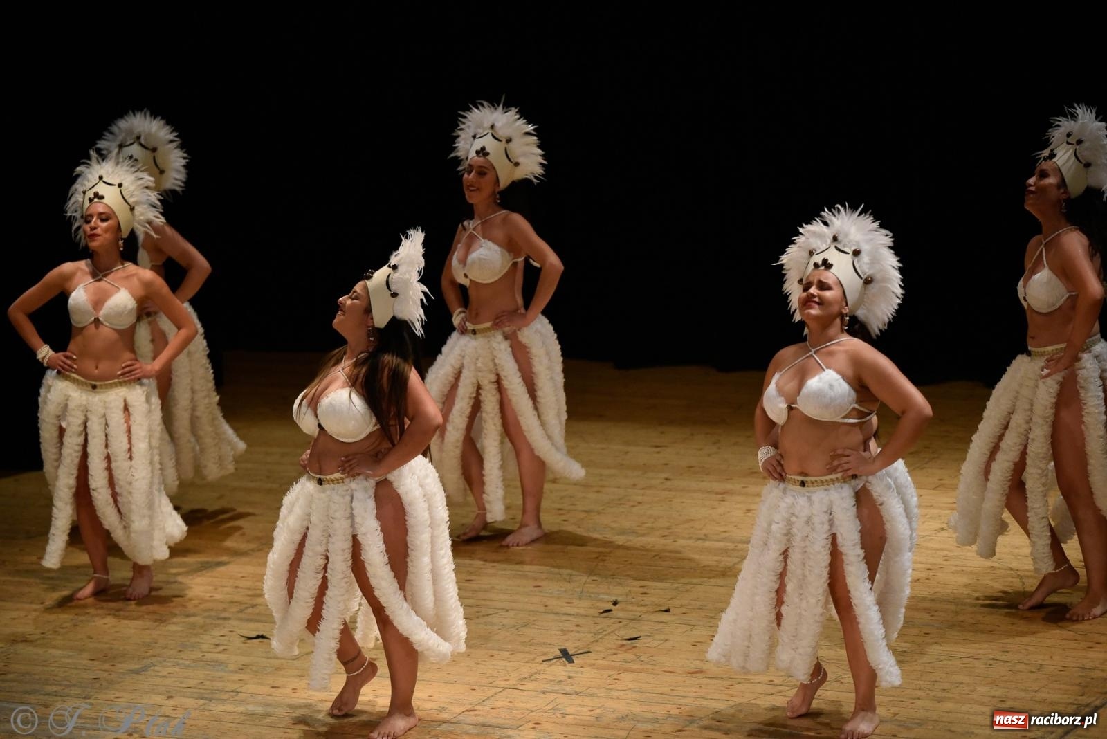 Zdjęcie w galerii na portalu naszraciborz.pl: RCK pełen żywiołów. Zespoły z Ekwadoru, Chile i Turcji w Raciborzu wiadomości z regionu