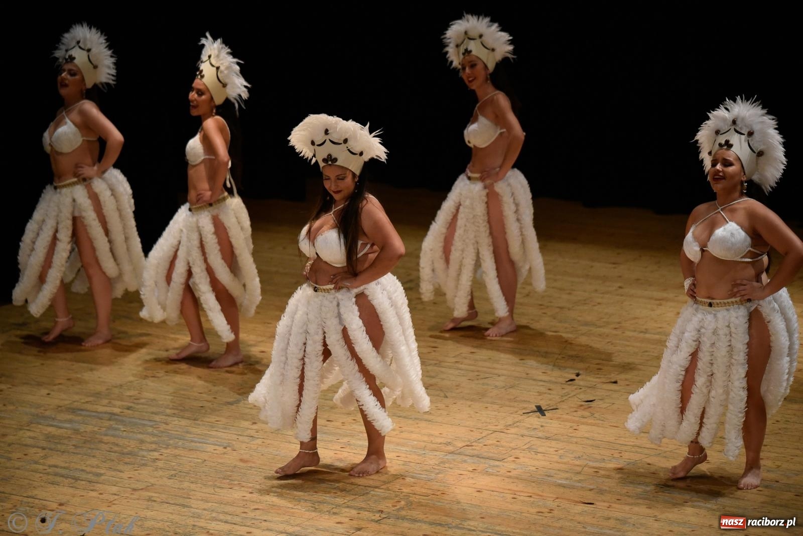 Zdjęcie w galerii na portalu naszraciborz.pl: RCK pełen żywiołów. Zespoły z Ekwadoru, Chile i Turcji w Raciborzu wiadomości z regionu