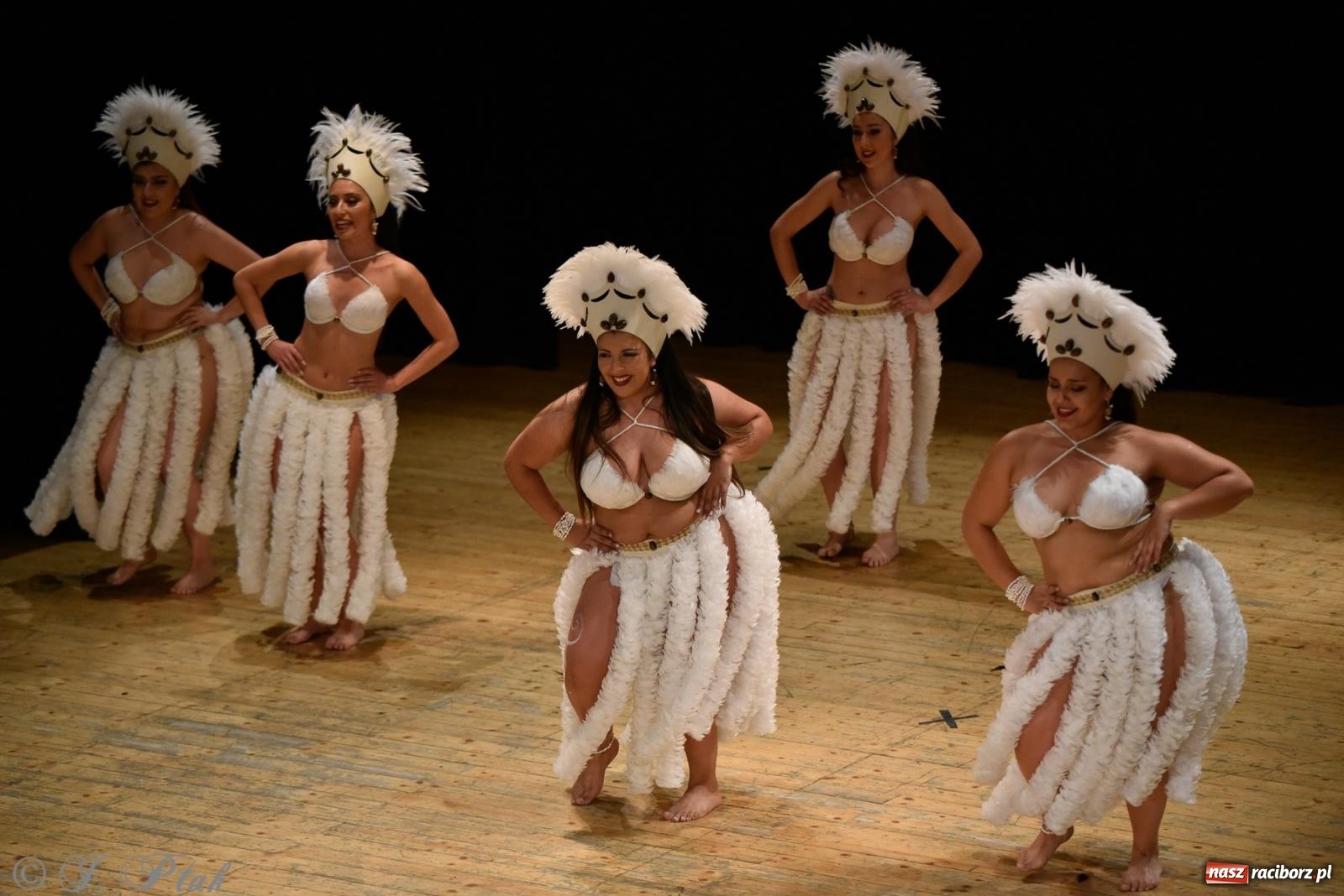 Zdjęcie w galerii na portalu naszraciborz.pl: RCK pełen żywiołów. Zespoły z Ekwadoru, Chile i Turcji w Raciborzu wiadomości z regionu