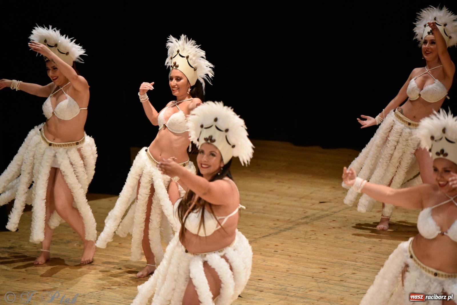 Zdjęcie w galerii na portalu naszraciborz.pl: RCK pełen żywiołów. Zespoły z Ekwadoru, Chile i Turcji w Raciborzu wiadomości z regionu