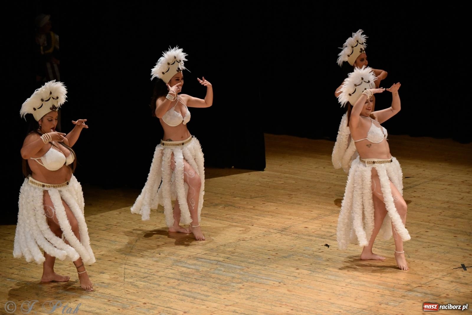 Zdjęcie w galerii na portalu naszraciborz.pl: RCK pełen żywiołów. Zespoły z Ekwadoru, Chile i Turcji w Raciborzu wiadomości z regionu