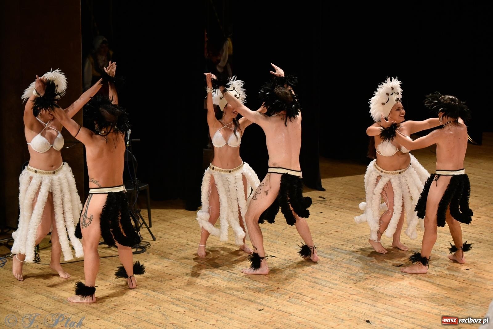 Zdjęcie w galerii na portalu naszraciborz.pl: RCK pełen żywiołów. Zespoły z Ekwadoru, Chile i Turcji w Raciborzu wiadomości z regionu