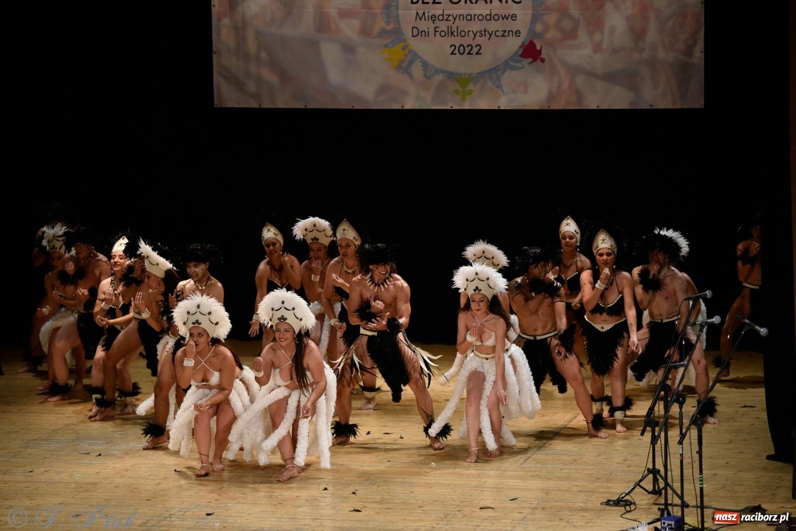 Zdjęcie w galerii na portalu naszraciborz.pl: RCK pełen żywiołów. Zespoły z Ekwadoru, Chile i Turcji w Raciborzu wiadomości z regionu