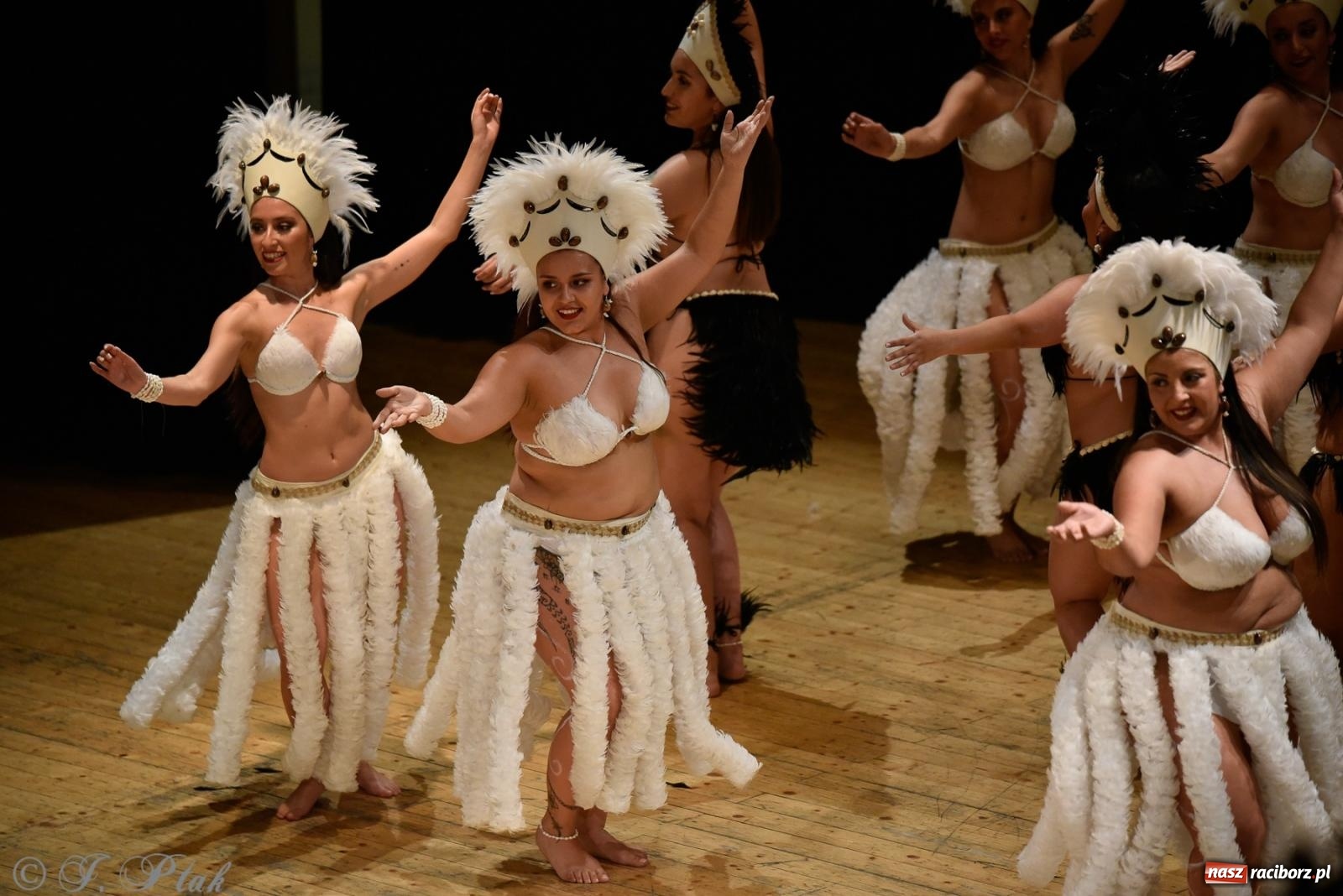 Zdjęcie w galerii na portalu naszraciborz.pl: RCK pełen żywiołów. Zespoły z Ekwadoru, Chile i Turcji w Raciborzu wiadomości z regionu