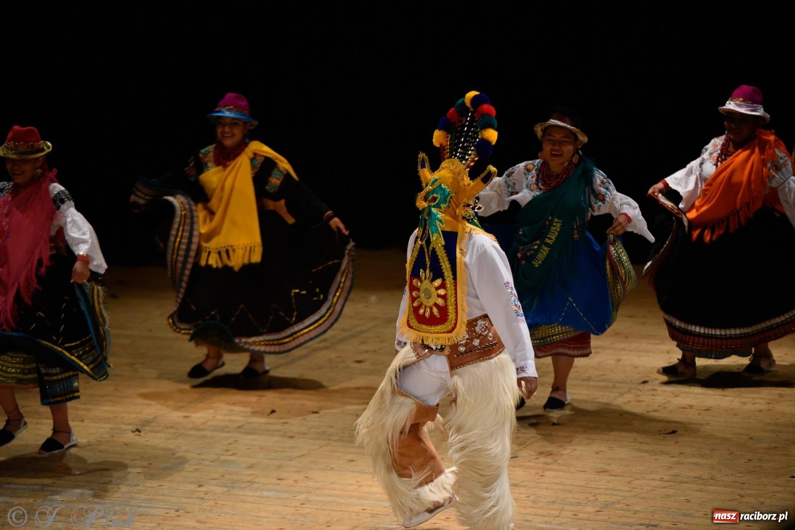 Zdjęcie w galerii na portalu naszraciborz.pl: RCK pełen żywiołów. Zespoły z Ekwadoru, Chile i Turcji w Raciborzu wiadomości z regionu