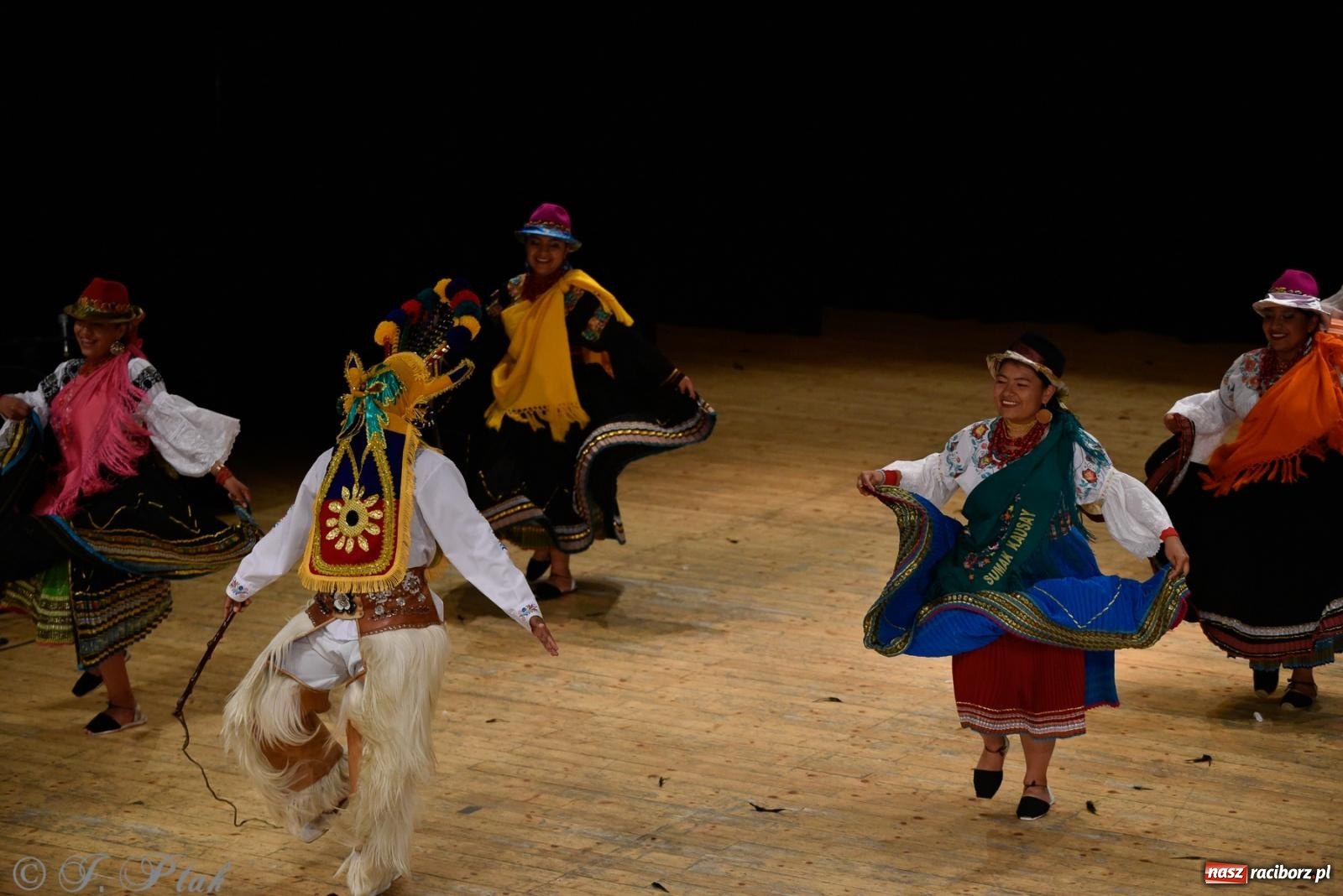 Zdjęcie w galerii na portalu naszraciborz.pl: RCK pełen żywiołów. Zespoły z Ekwadoru, Chile i Turcji w Raciborzu wiadomości z regionu