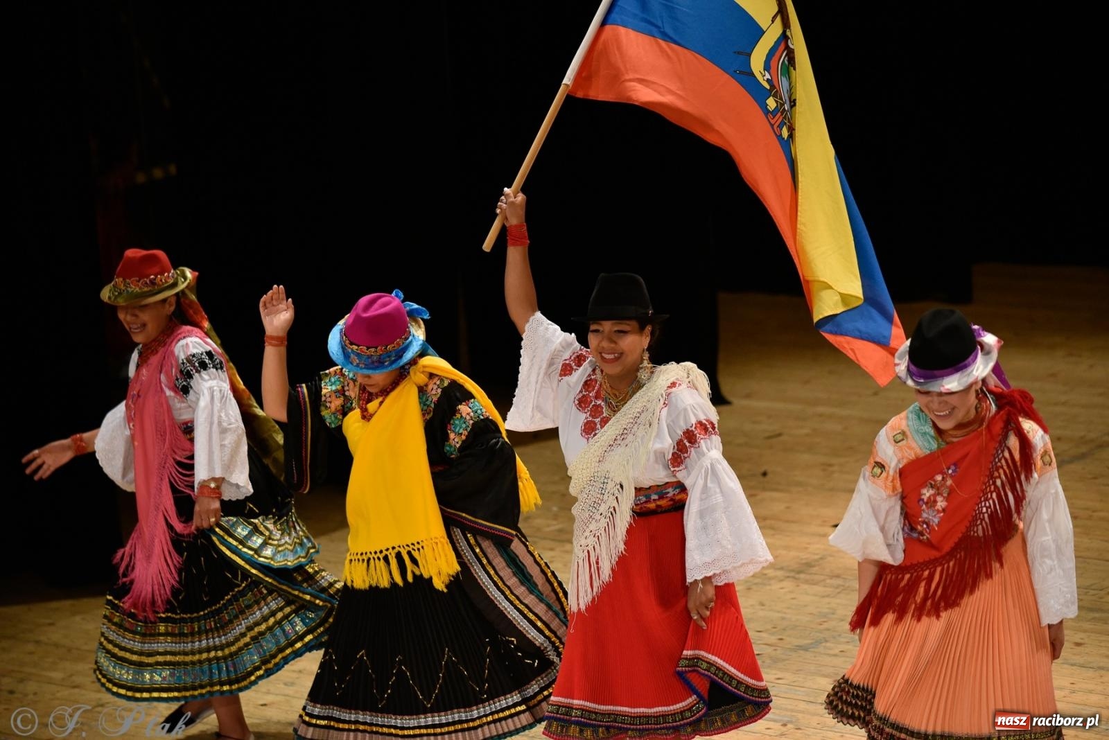 Zdjęcie w galerii na portalu naszraciborz.pl: RCK pełen żywiołów. Zespoły z Ekwadoru, Chile i Turcji w Raciborzu wiadomości z regionu
