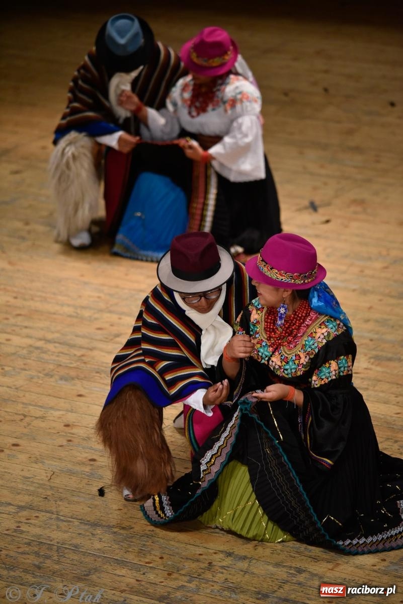 Zdjęcie w galerii na portalu naszraciborz.pl: RCK pełen żywiołów. Zespoły z Ekwadoru, Chile i Turcji w Raciborzu wiadomości z regionu