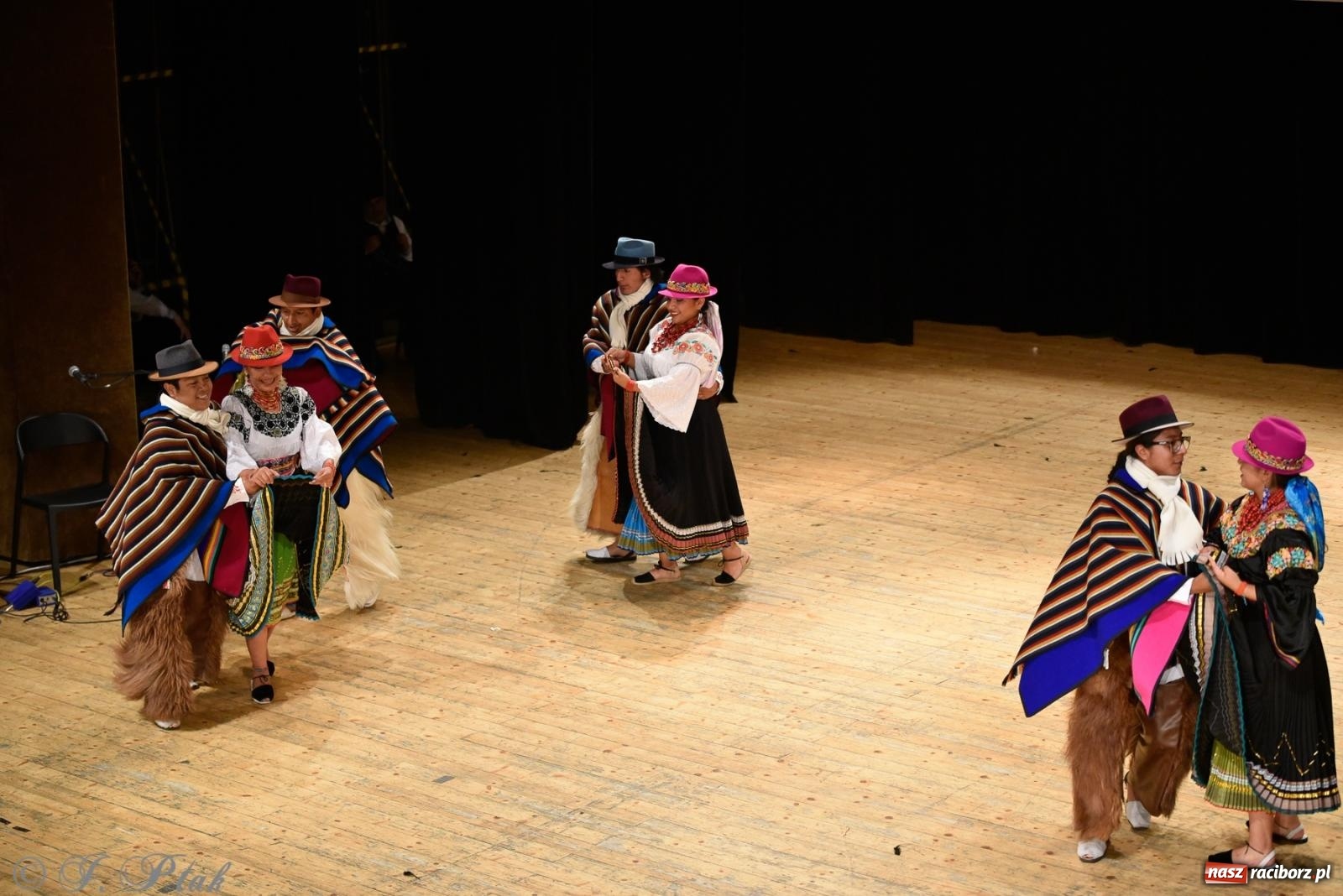 Zdjęcie w galerii na portalu naszraciborz.pl: RCK pełen żywiołów. Zespoły z Ekwadoru, Chile i Turcji w Raciborzu wiadomości z regionu