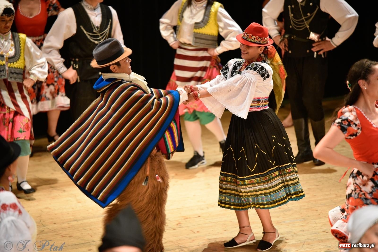 Zdjęcie w galerii na portalu naszraciborz.pl: RCK pełen żywiołów. Zespoły z Ekwadoru, Chile i Turcji w Raciborzu wiadomości z regionu