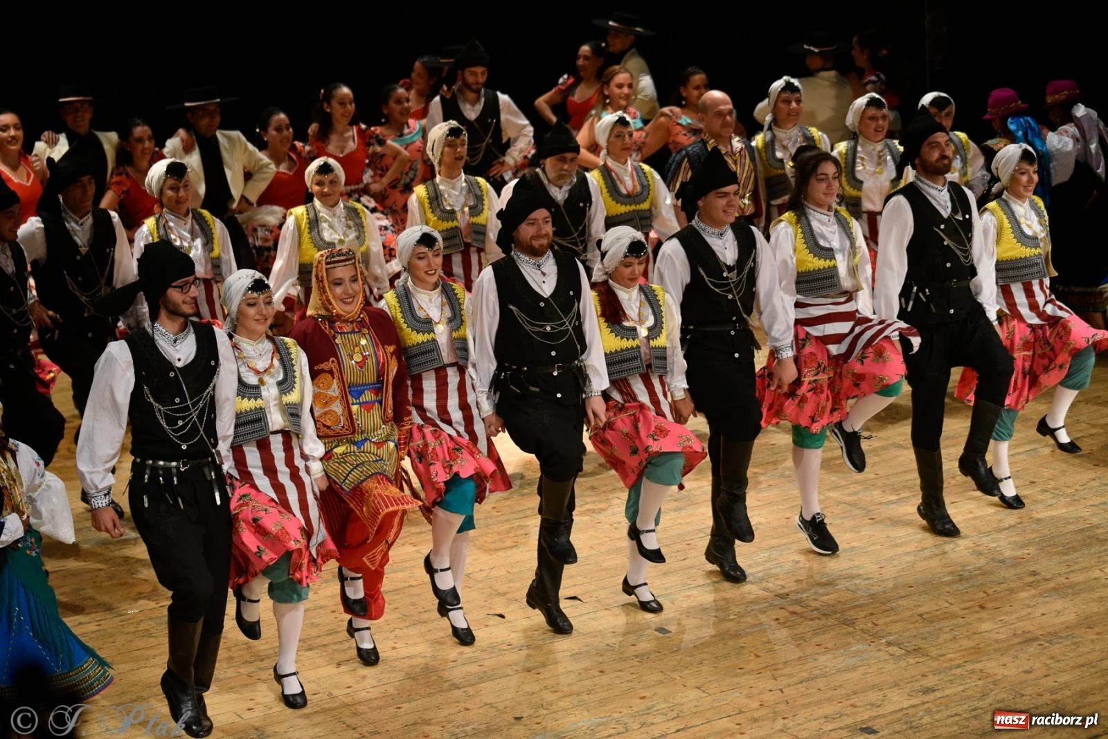 Zdjęcie w galerii na portalu naszraciborz.pl: RCK pełen żywiołów. Zespoły z Ekwadoru, Chile i Turcji w Raciborzu wiadomości z regionu